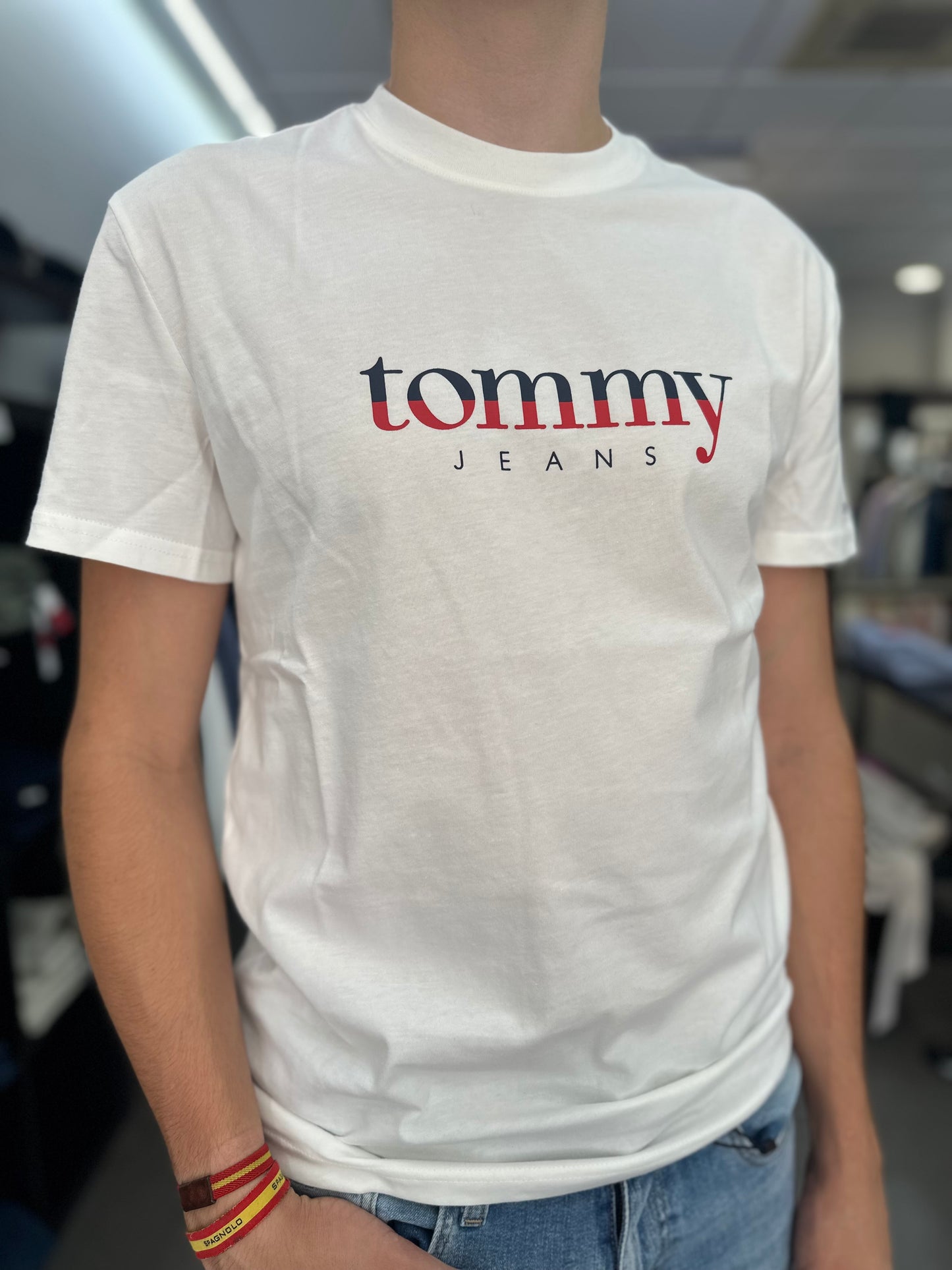 CAMISETA TOMMY BLANCA LOGO COLORES BANDERA