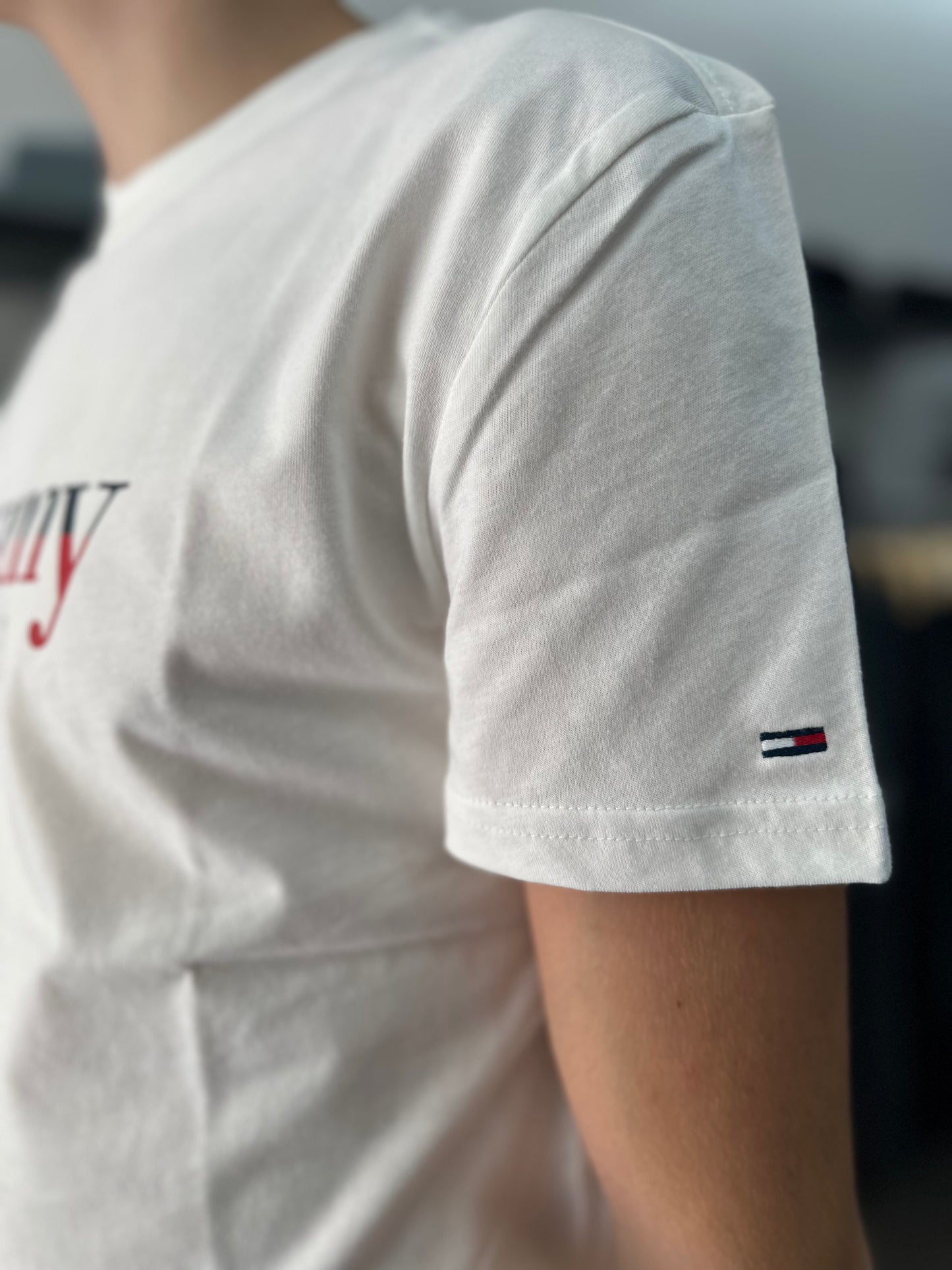 CAMISETA TOMMY BLANCA LOGO COLORES BANDERA