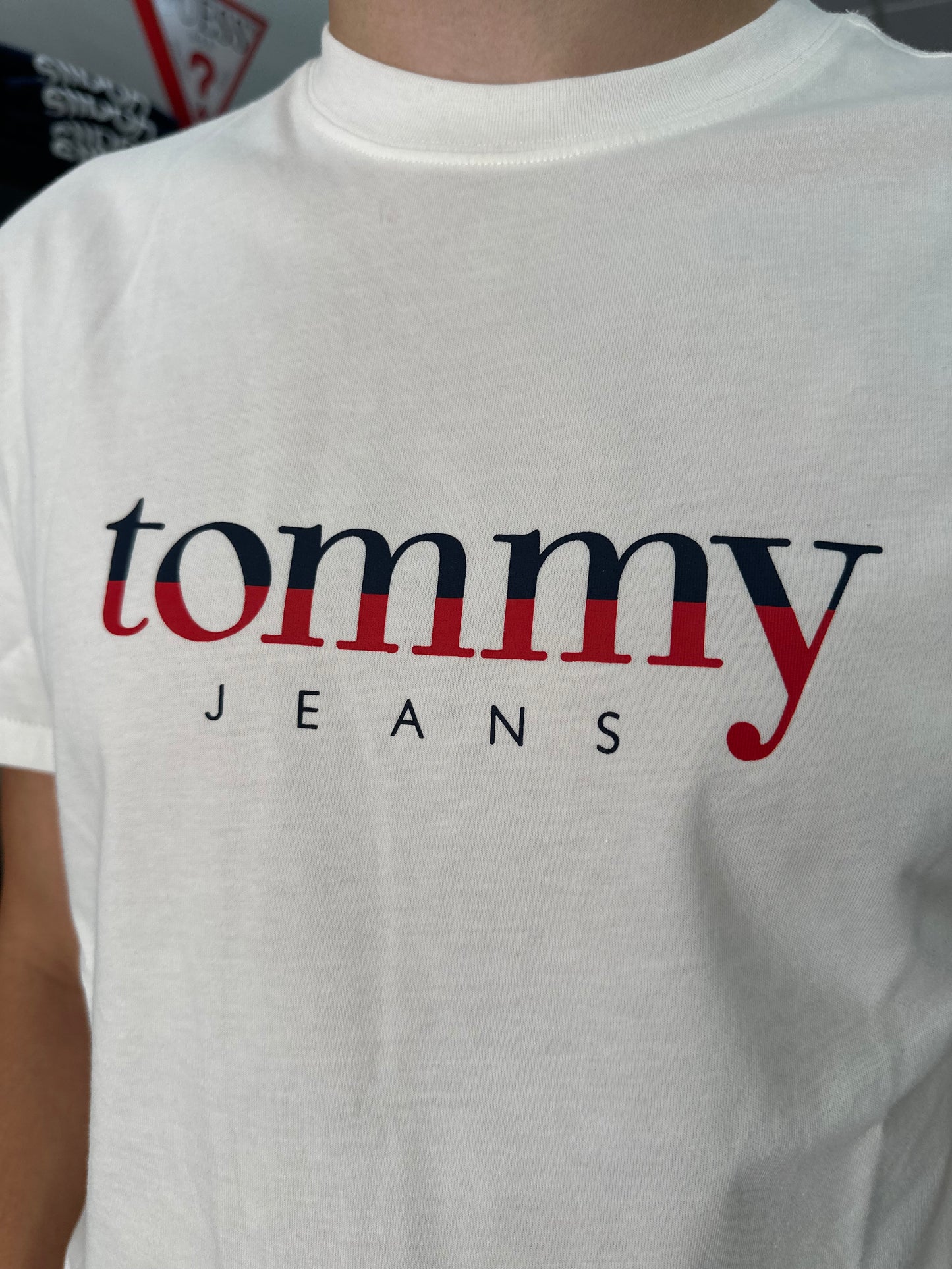 CAMISETA TOMMY BLANCA LOGO COLORES BANDERA