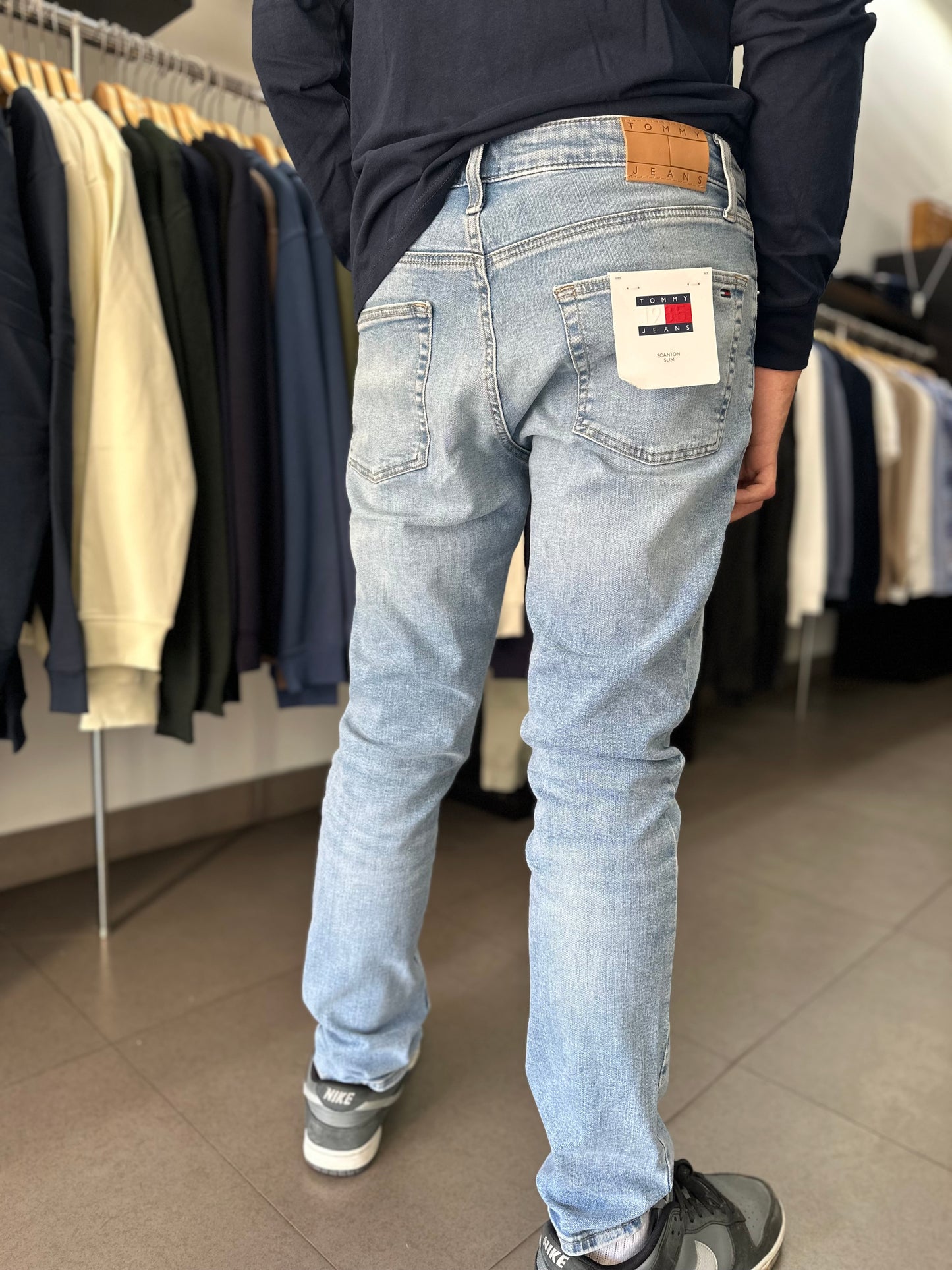 VAQUERO TOMMY JEANS SCANTON SLIM AZUL CLARO HOMBRE