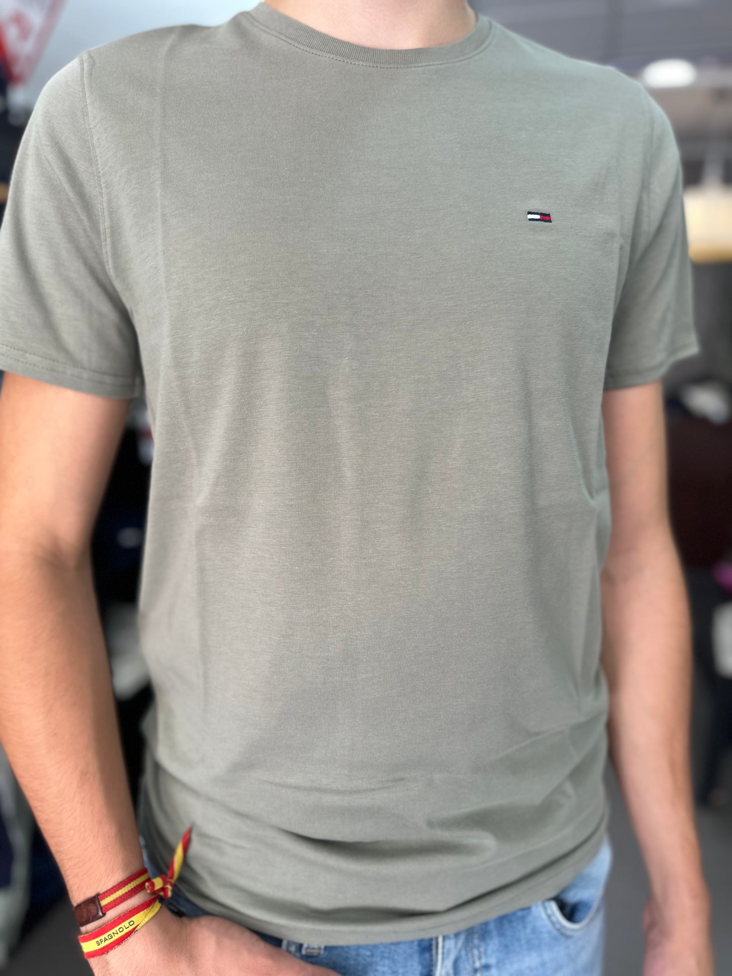 CAMISETA TOMMY JEANS BASICA VERDE