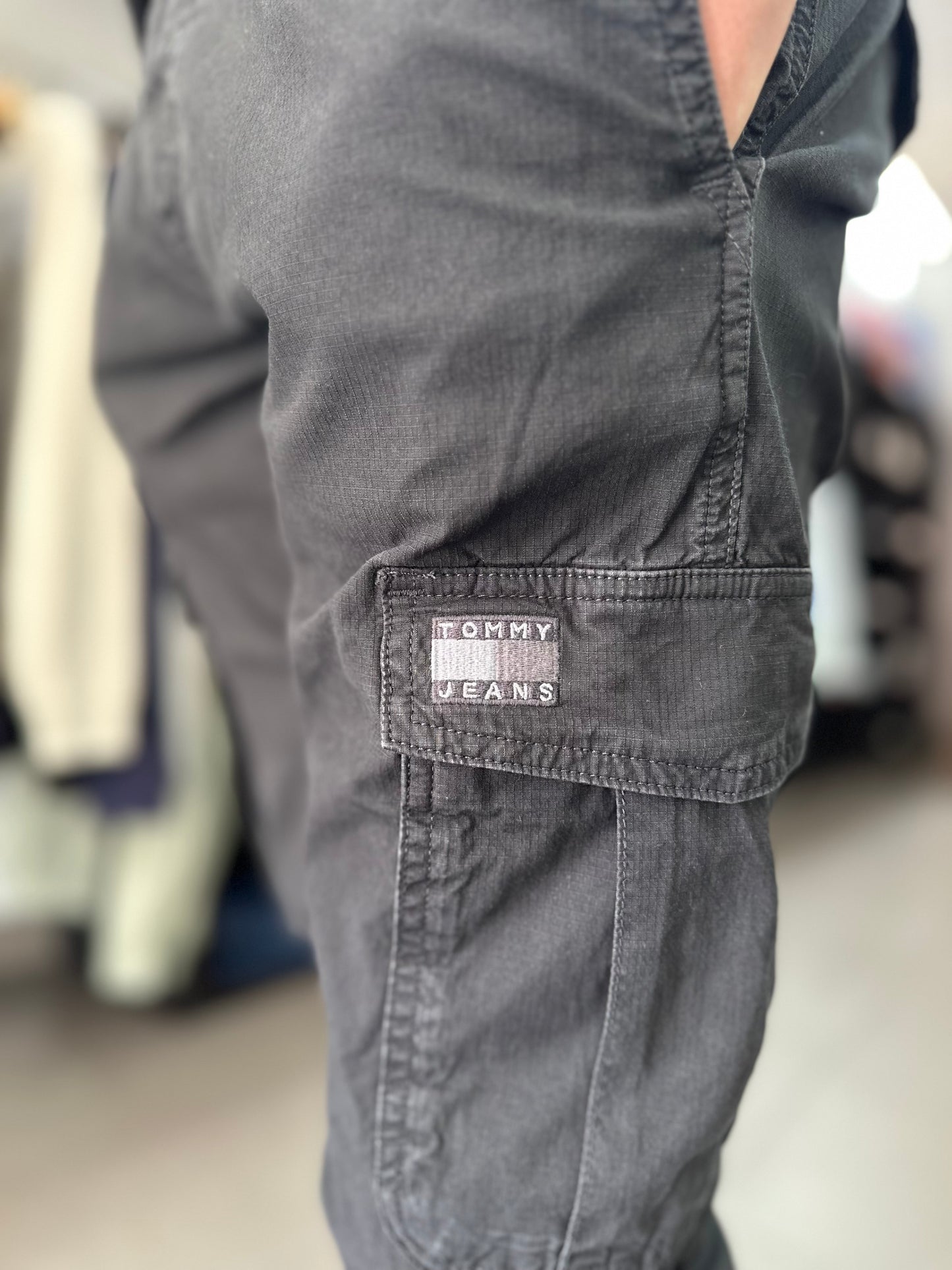 PANTALONES CARGO TOMMY JEANS