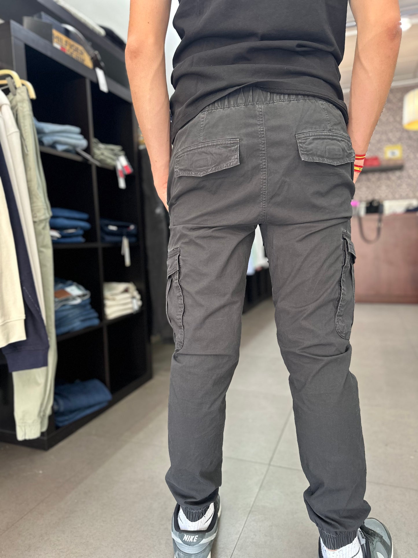 PANTALONES CARGO TOMMY JEANS