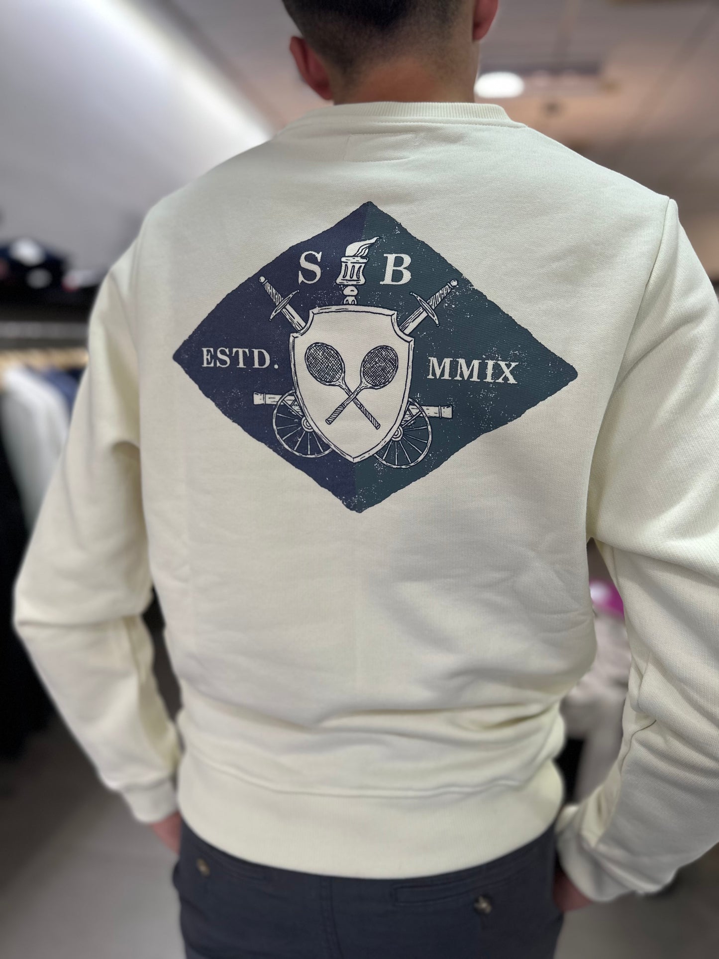 SUDADERA SILBON CON LOGO EN LA ESPALDA