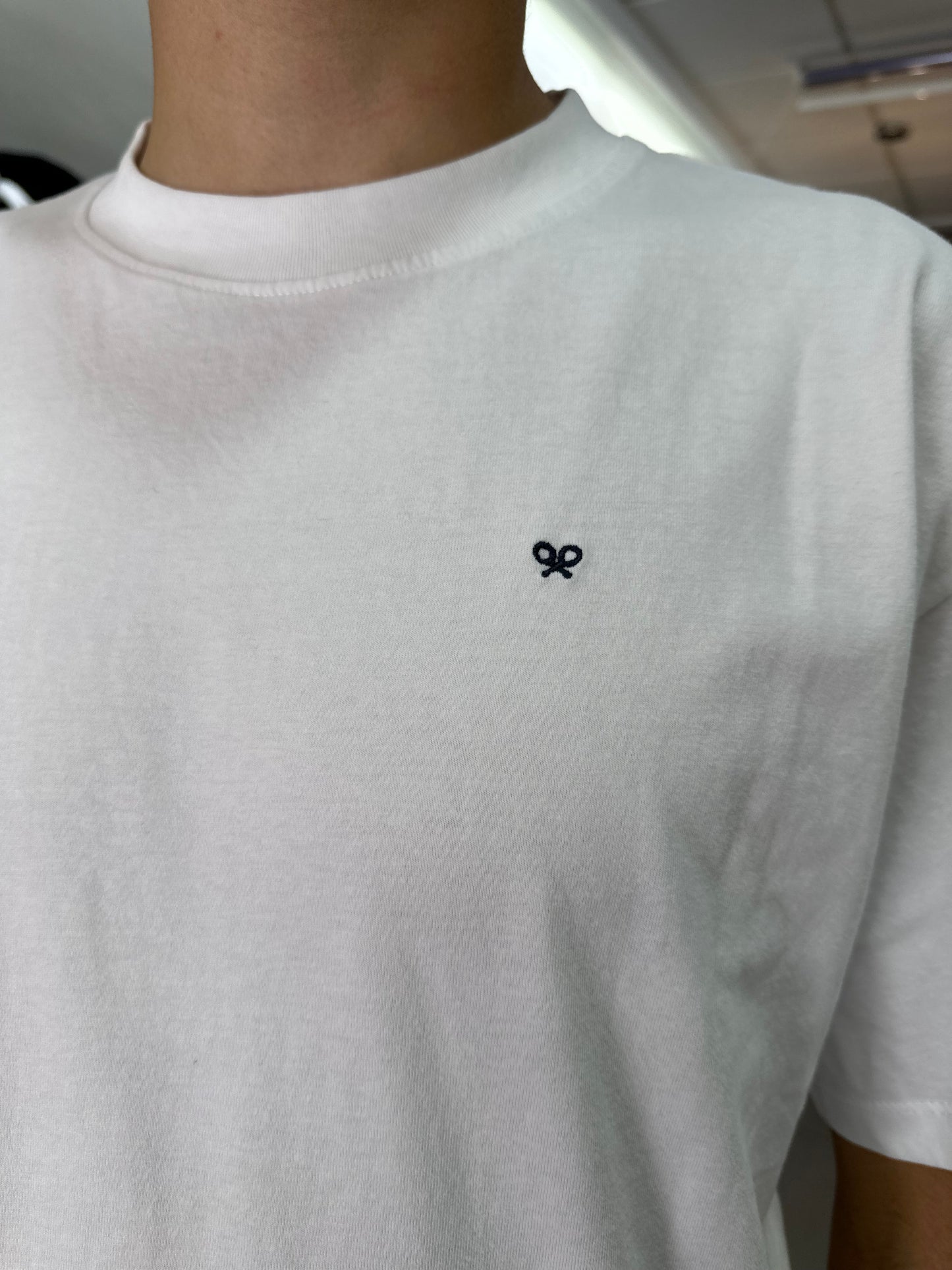 CAMISETA SILBON BLANCA LOGO BORDADO EN LA ESPALDA