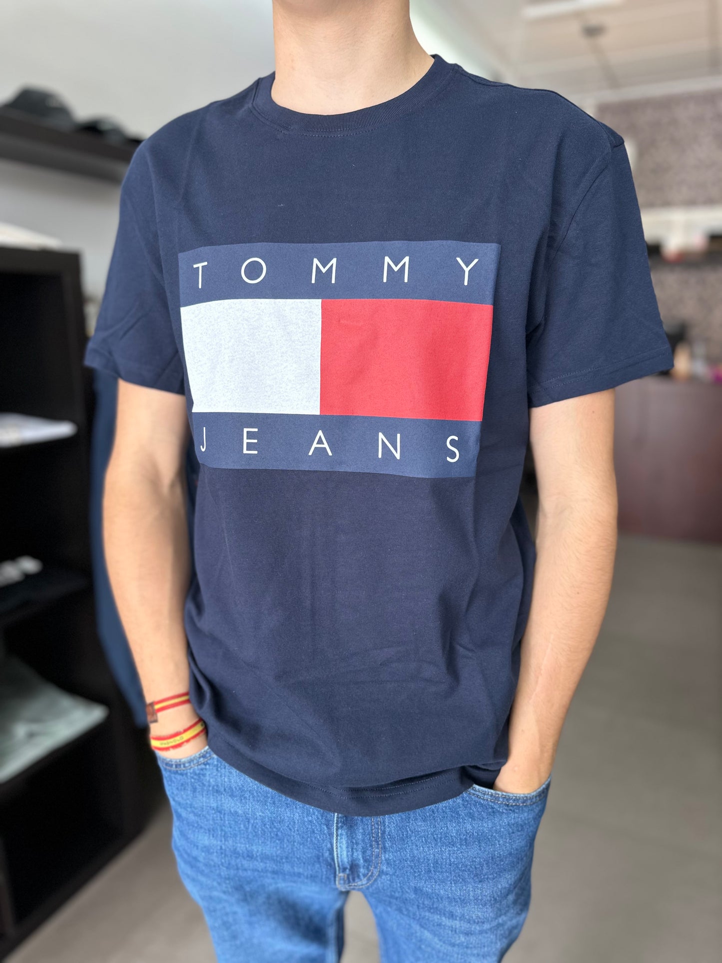 CAMISETA TOMMY MARINA CON LOGO BANDERA