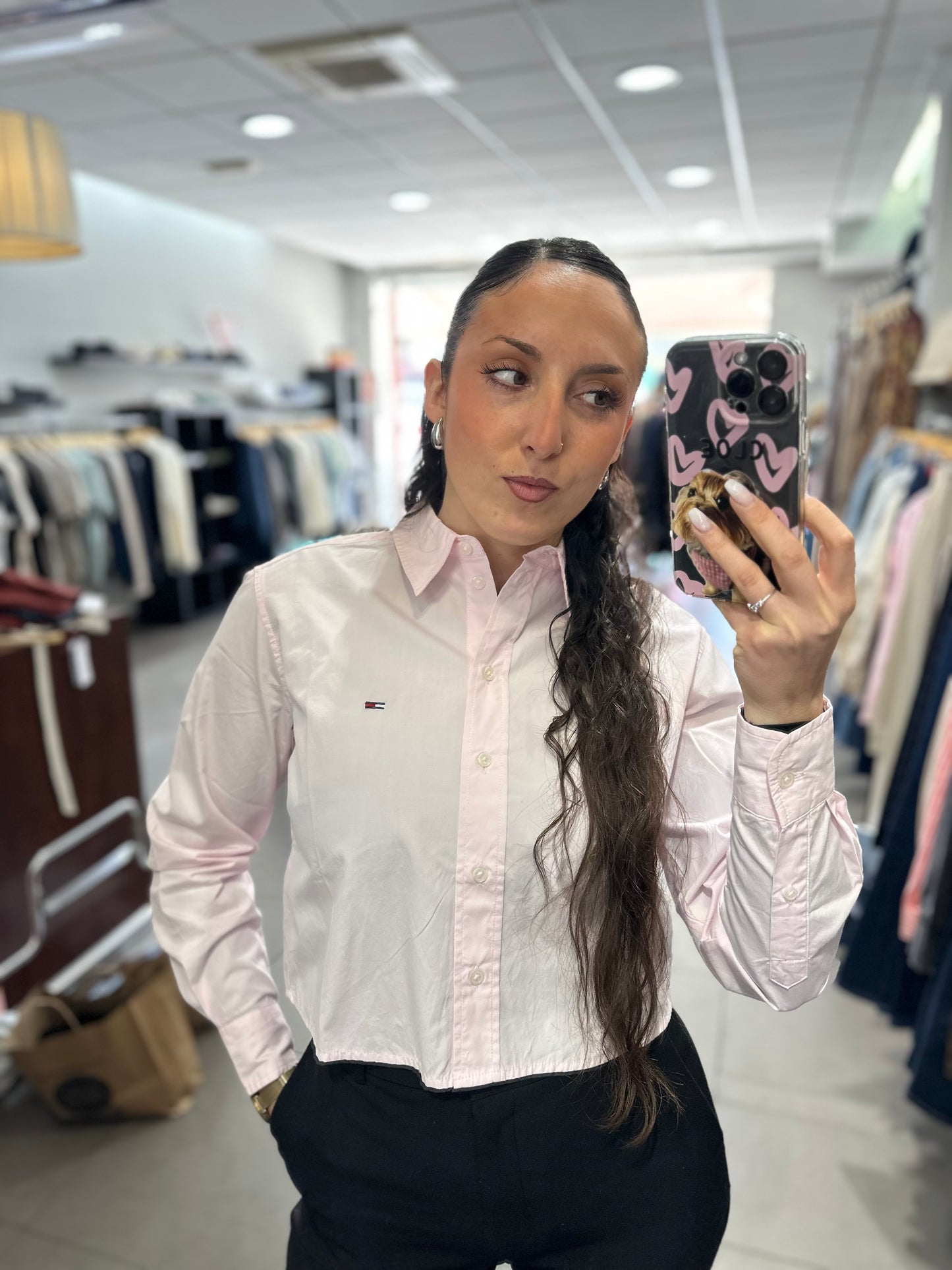 CAMISA TOMMY ROSA CON CORTE CUADRADO