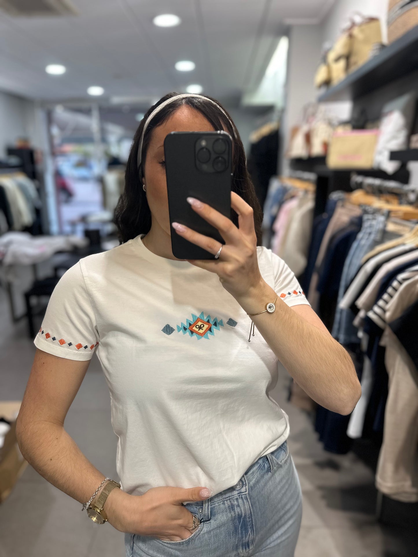 Camiseta Silbon blanca con bordado en mangas