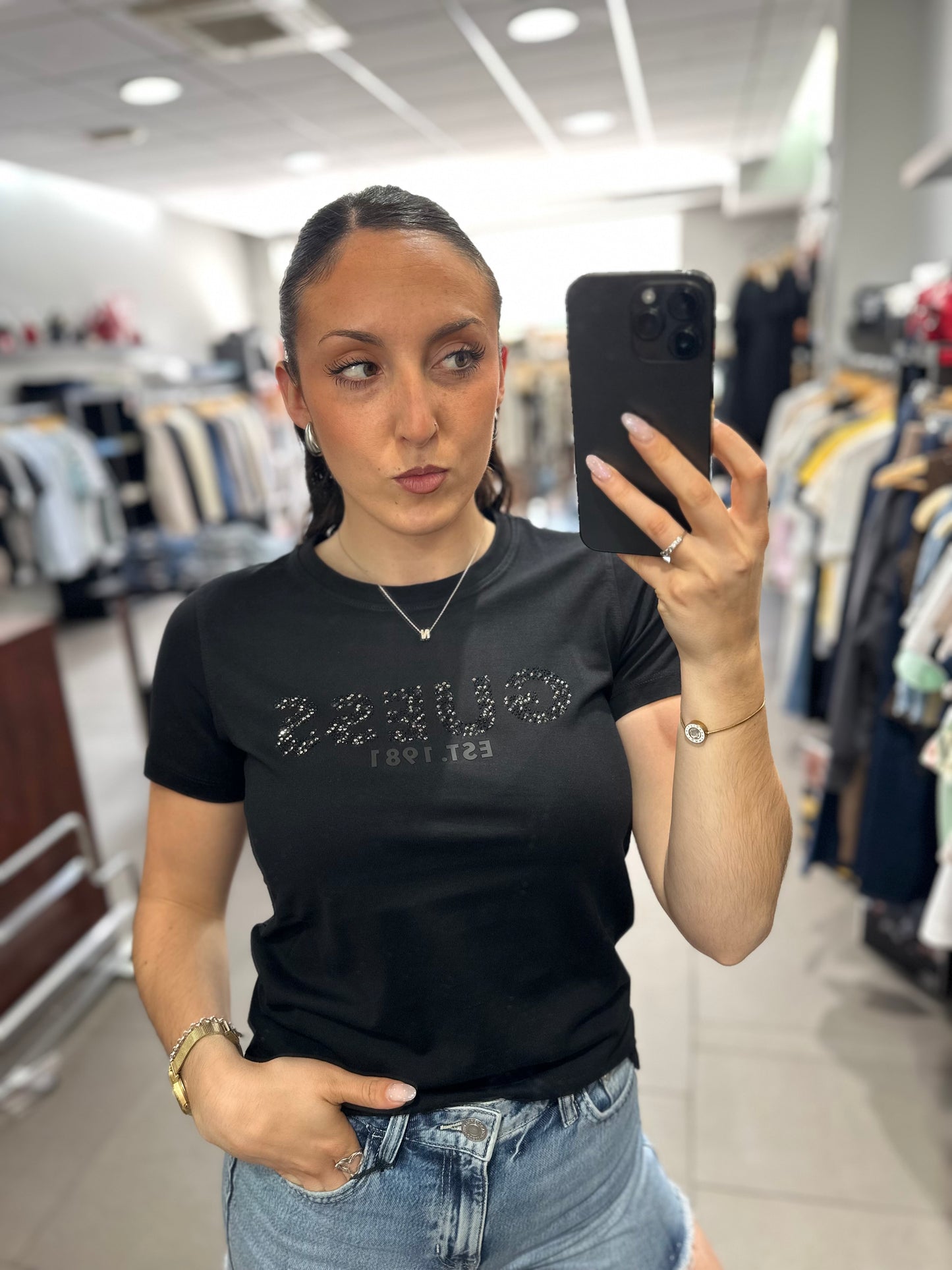 Camiseta Guess logo brillo negro