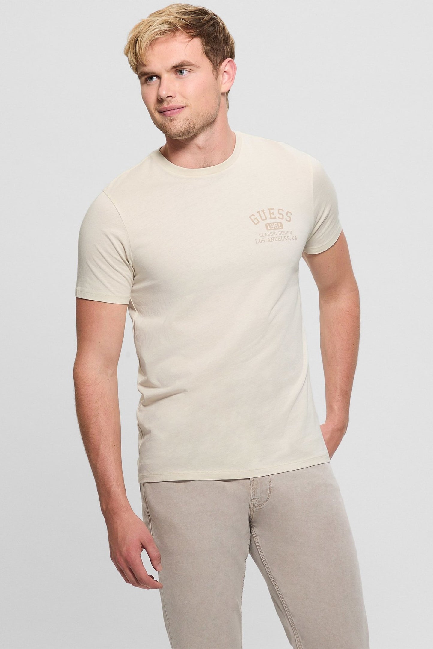 CAMISETA GUESS MANGA CORTA CON LOGO EN LA ESPALDA BEIGE HOMBRE