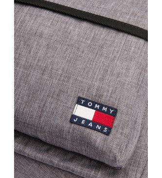 MOCHILA TOMMY JEANS GRIS DESGASTADO CORREAS CON LOGO HOMBRE