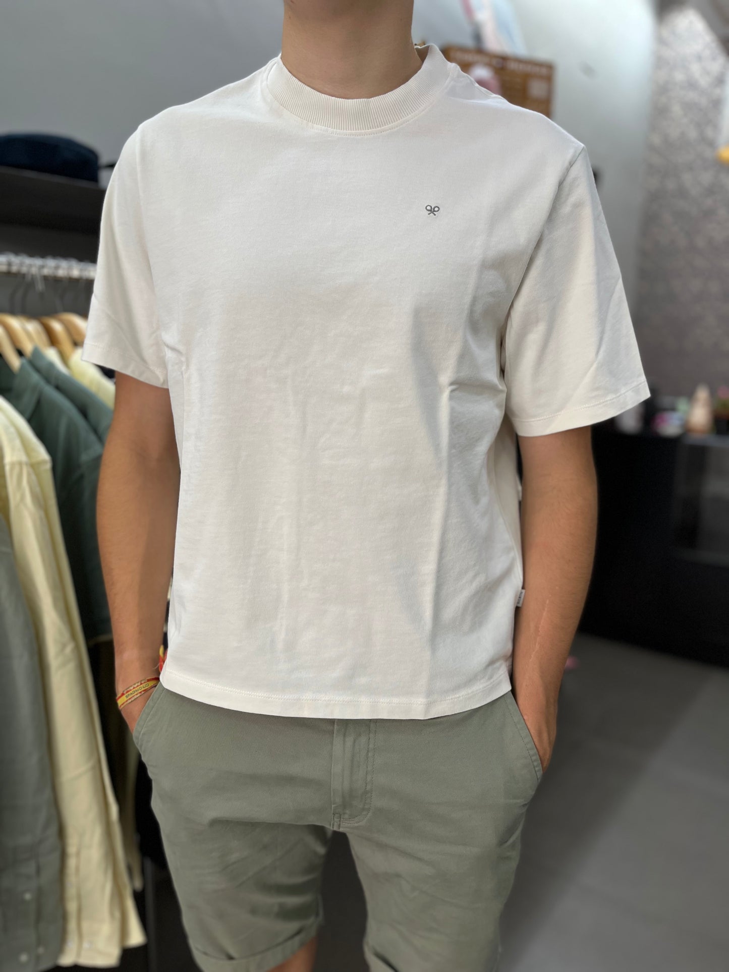 Camiseta Silbon over special fit logo espalda crema