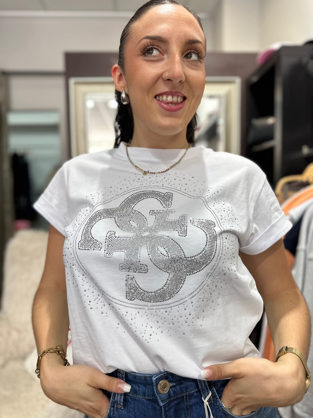 Camiseta Guess cuadrada logo 4g brillo blanca