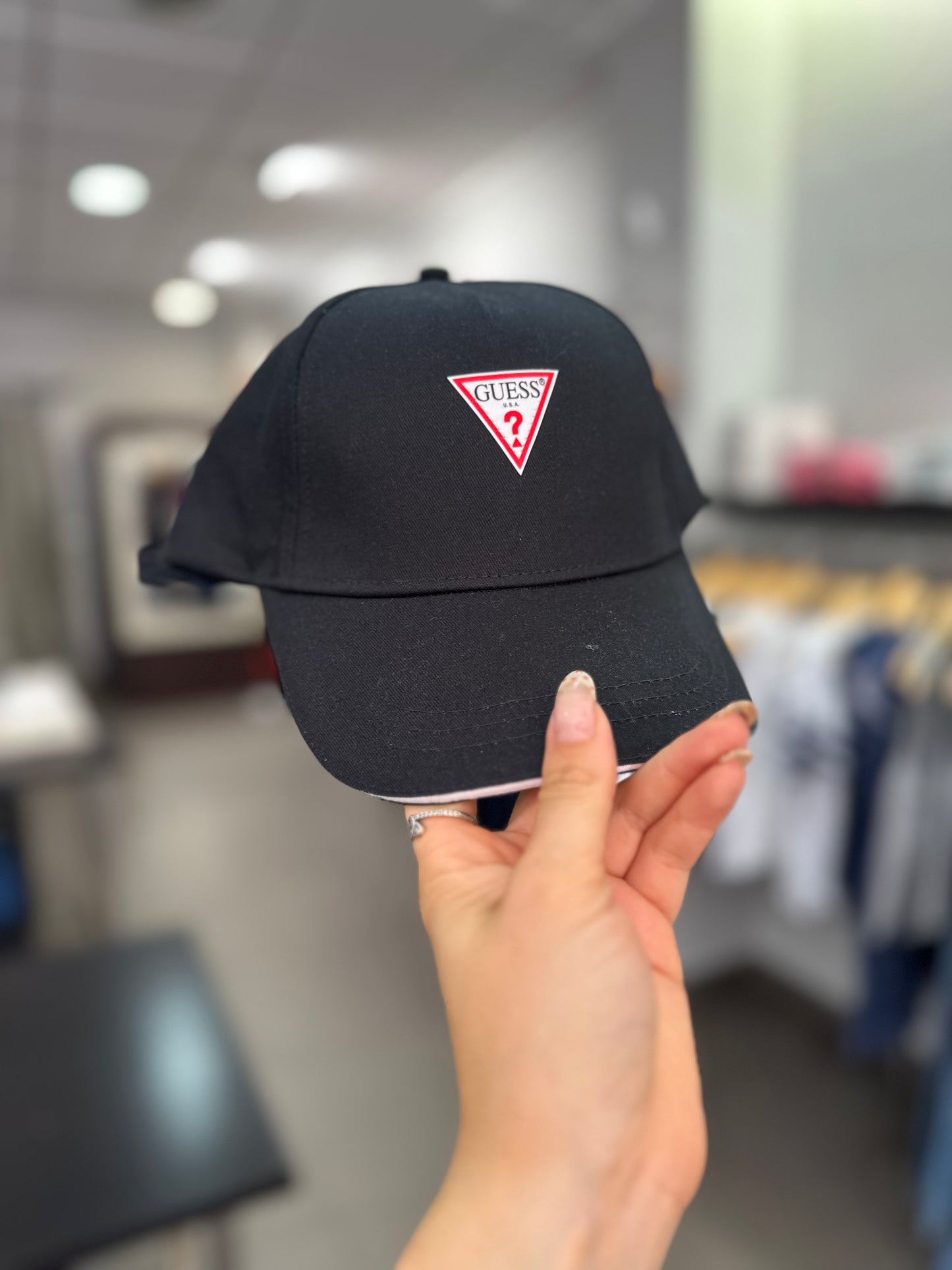 GORRA GUESS AZUL NEGRA CON LOGO