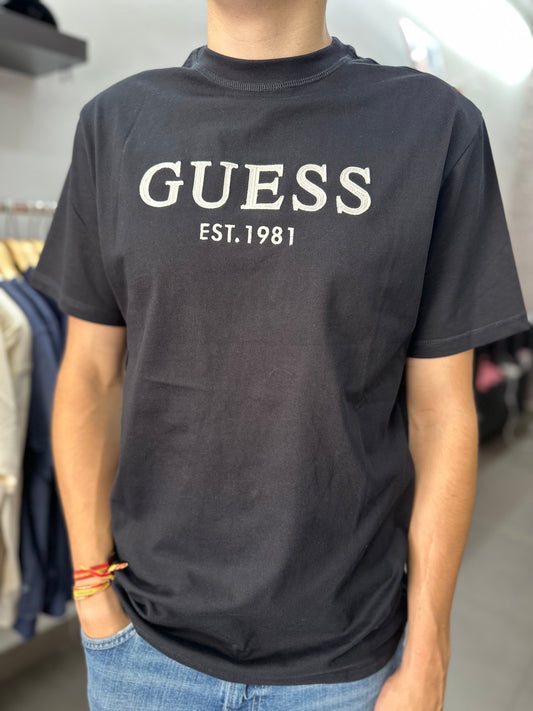 Camiseta Guess negra logo bordado