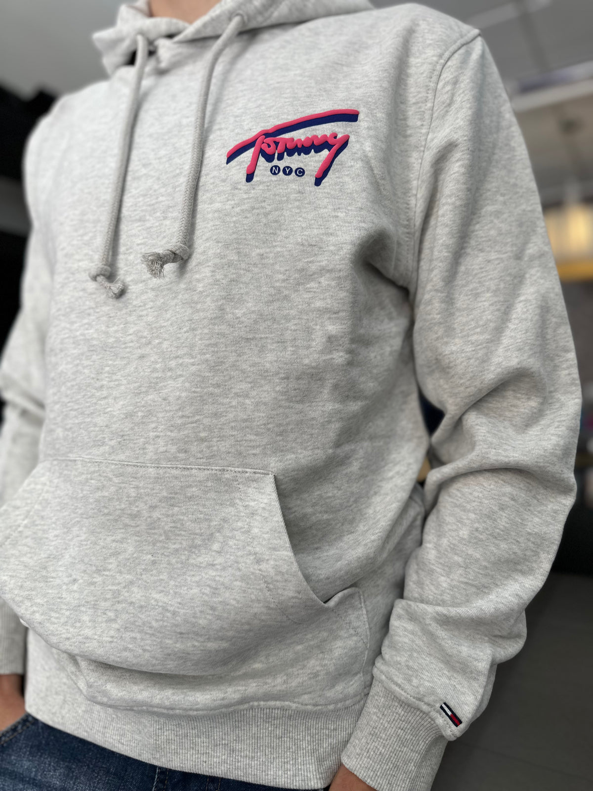 Sudadera Tommy Gris y rosa logo espalda con capucha