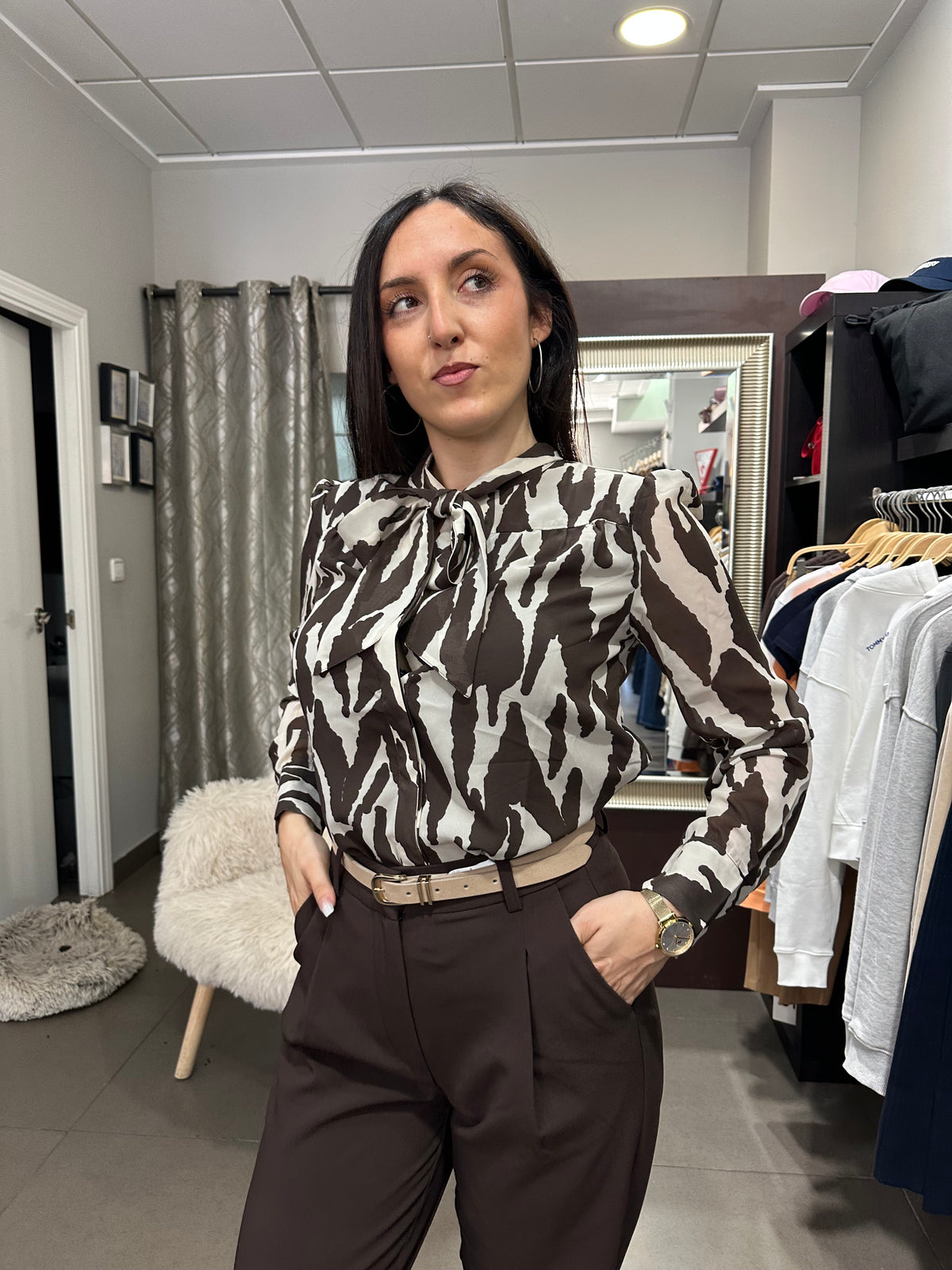 Blusa Tiffosi lazo estampado chocolate