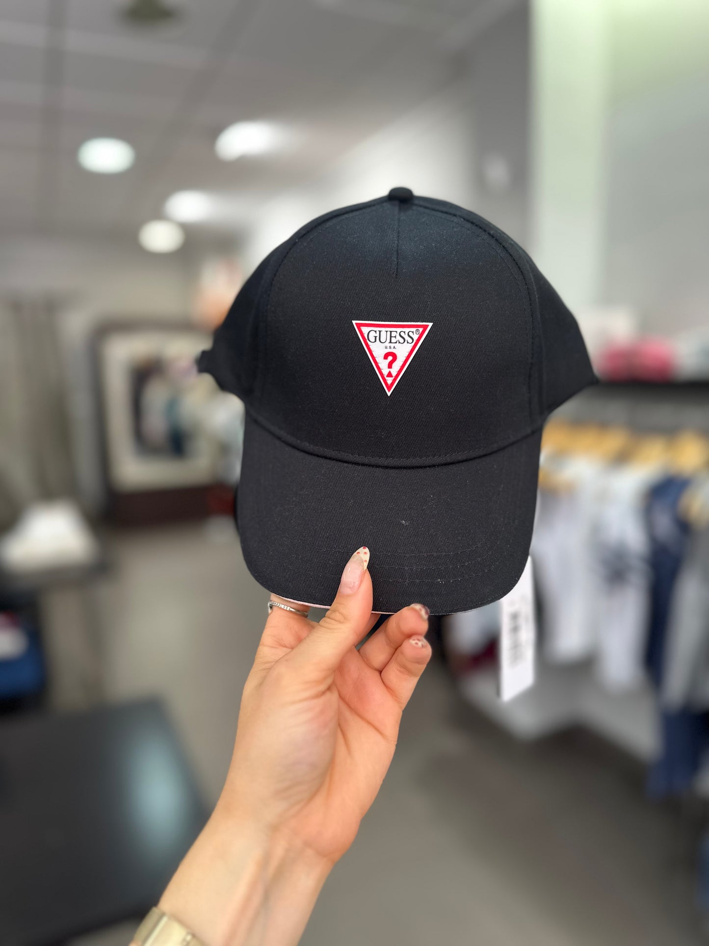 GORRA GUESS AZUL NEGRA CON LOGO