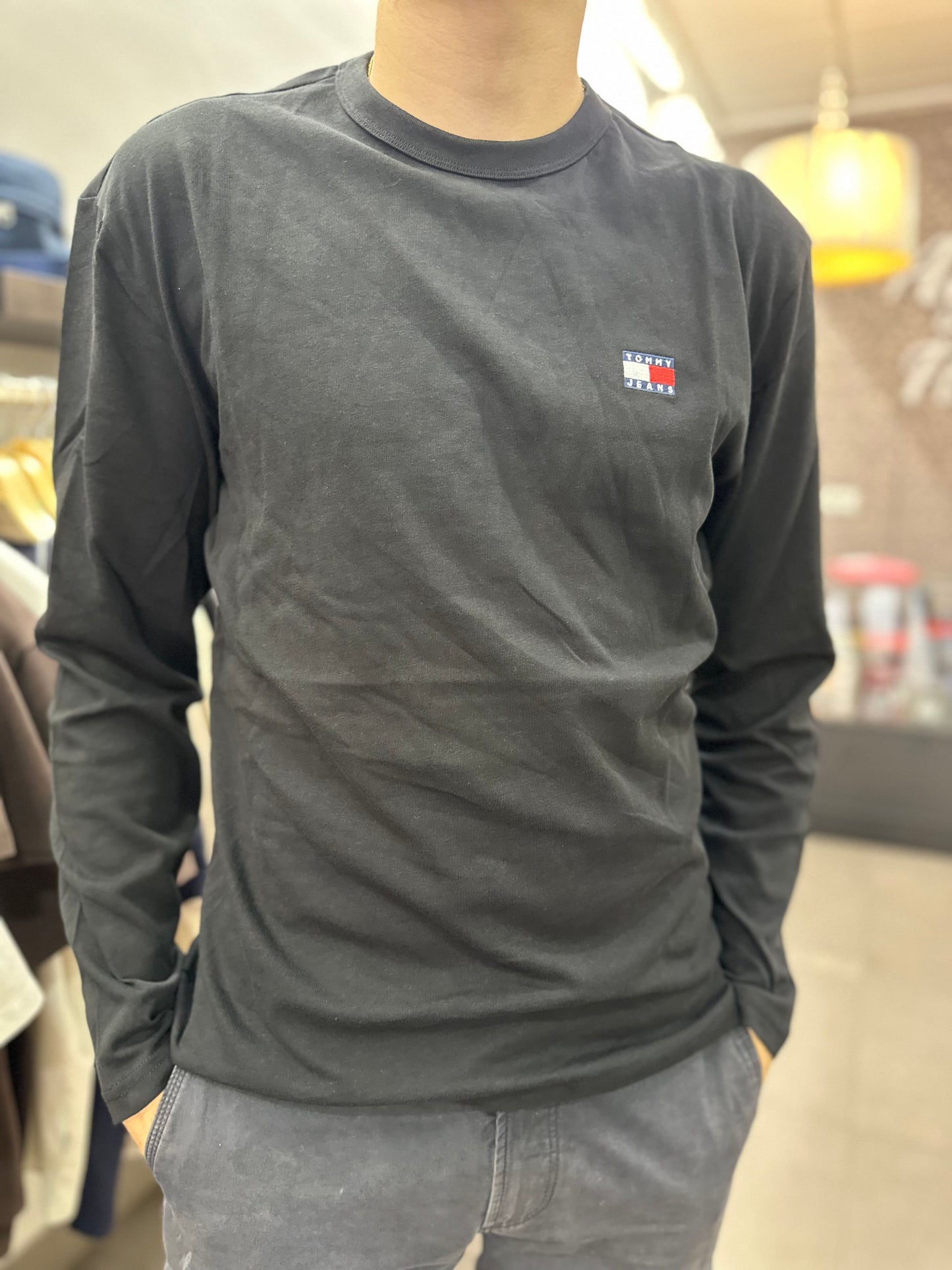 Camiseta Tommy manga larga negra logo bordado