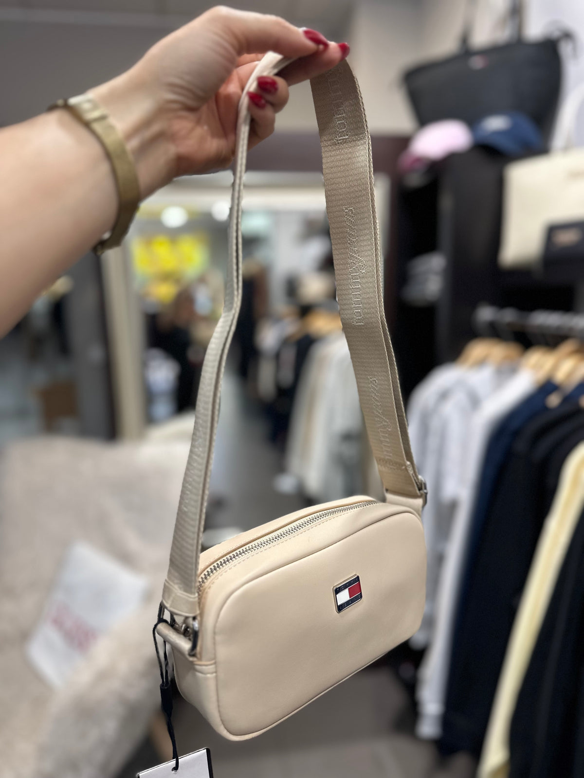 Bolso Tommy bandolera beige