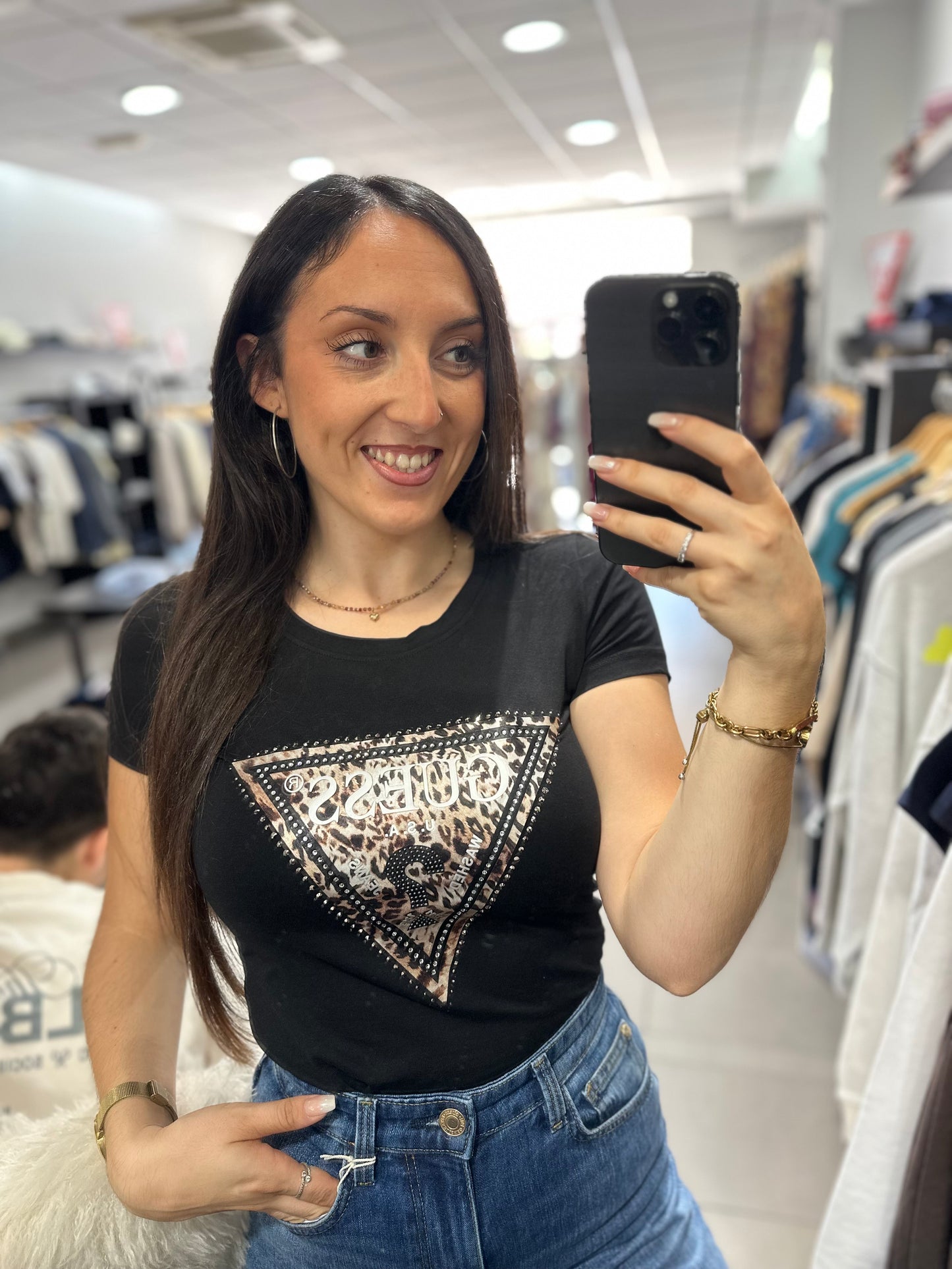 Camiseta Guess negra logo animal print
