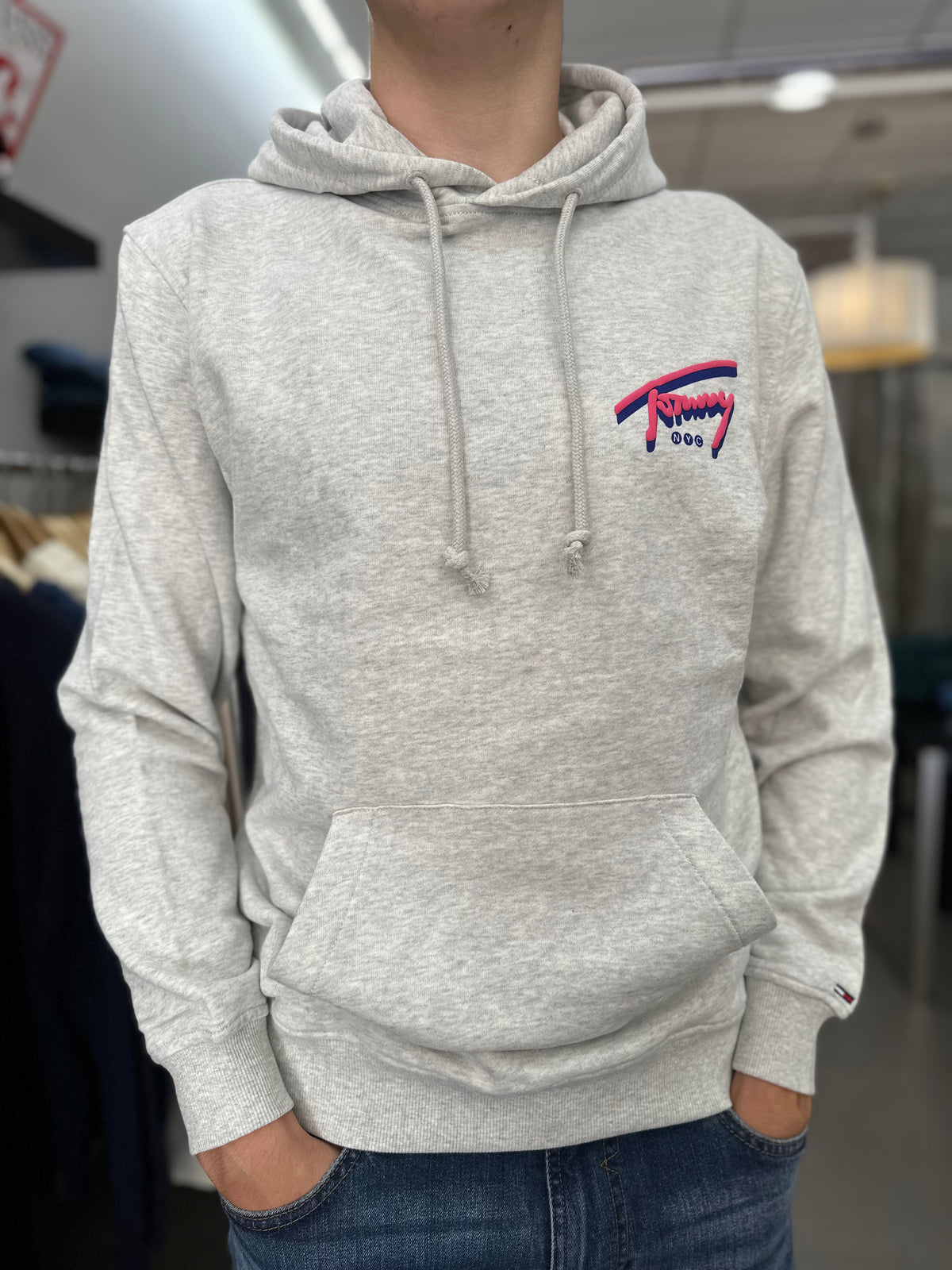 Sudadera Tommy Gris y rosa logo espalda con capucha