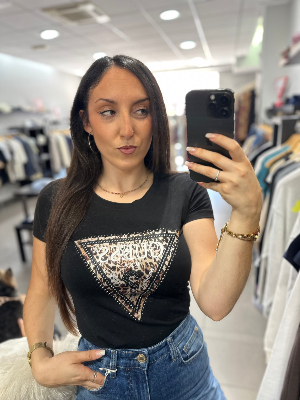 Camiseta Guess negra logo animal print