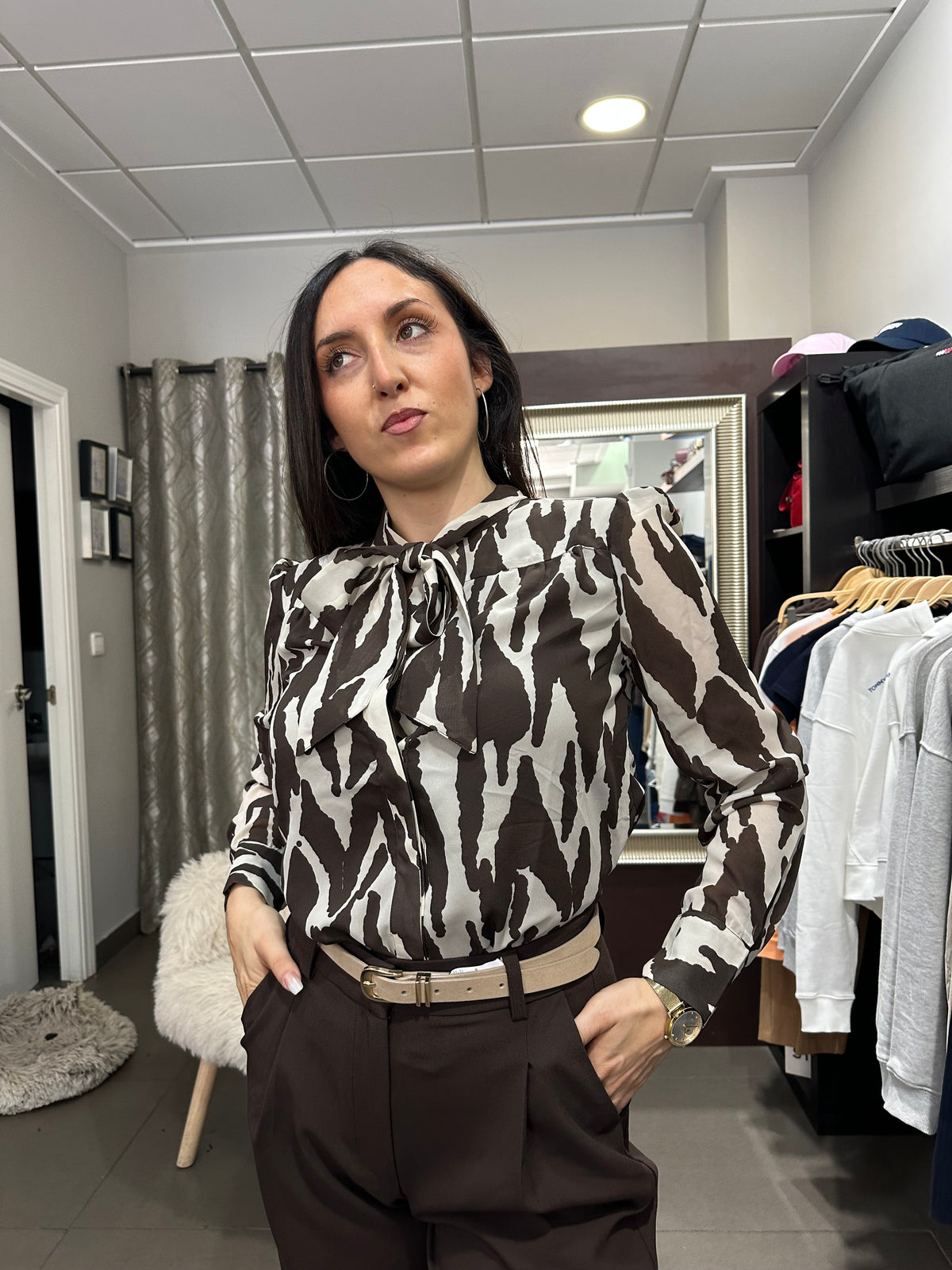 Blusa Tiffosi lazo estampado chocolate