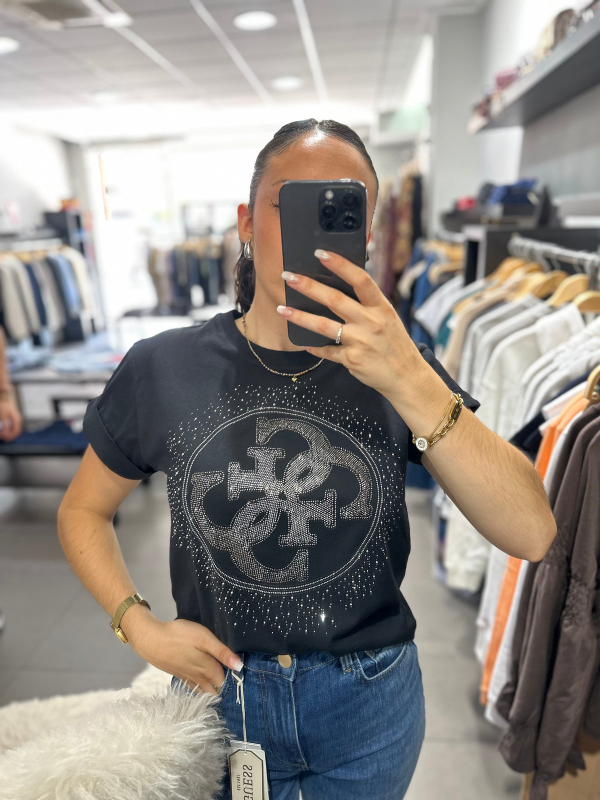 Camiseta Guess cuadrada logo 4g brillo negra