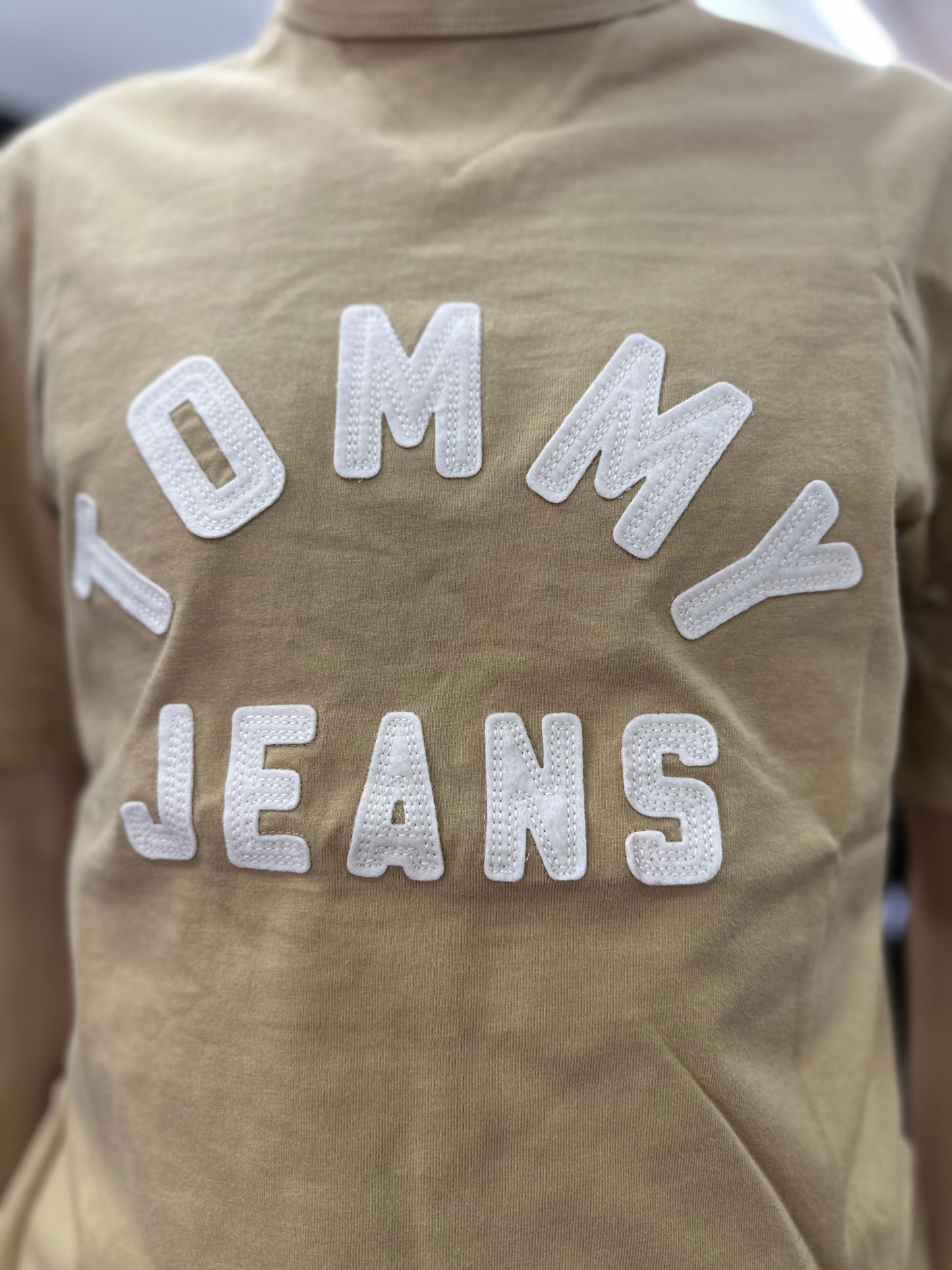 Camiseta Tommy over special fit logo bordado