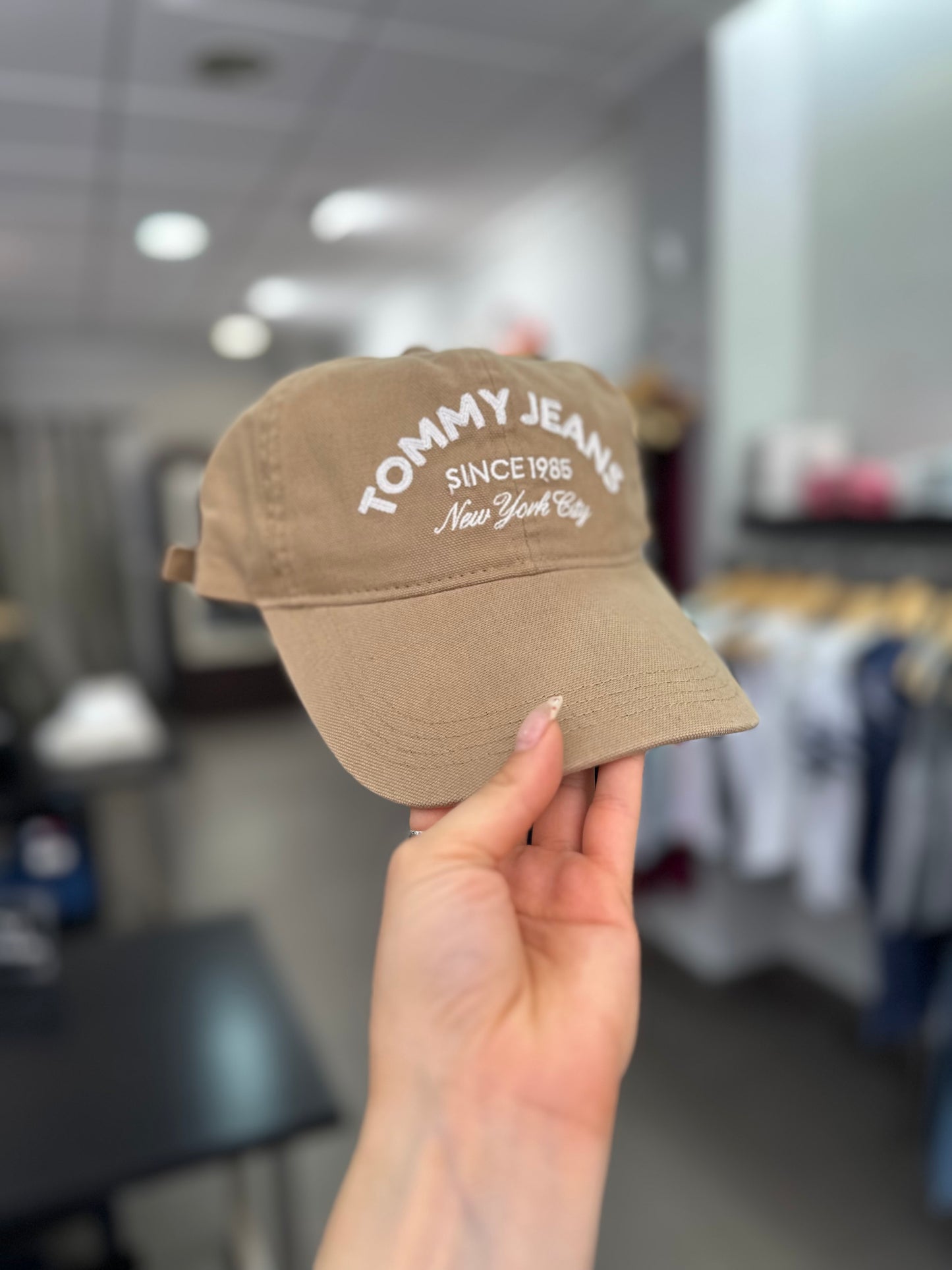 GORRA TOMMY JEANS CAMEL EFECTO VAQUERA