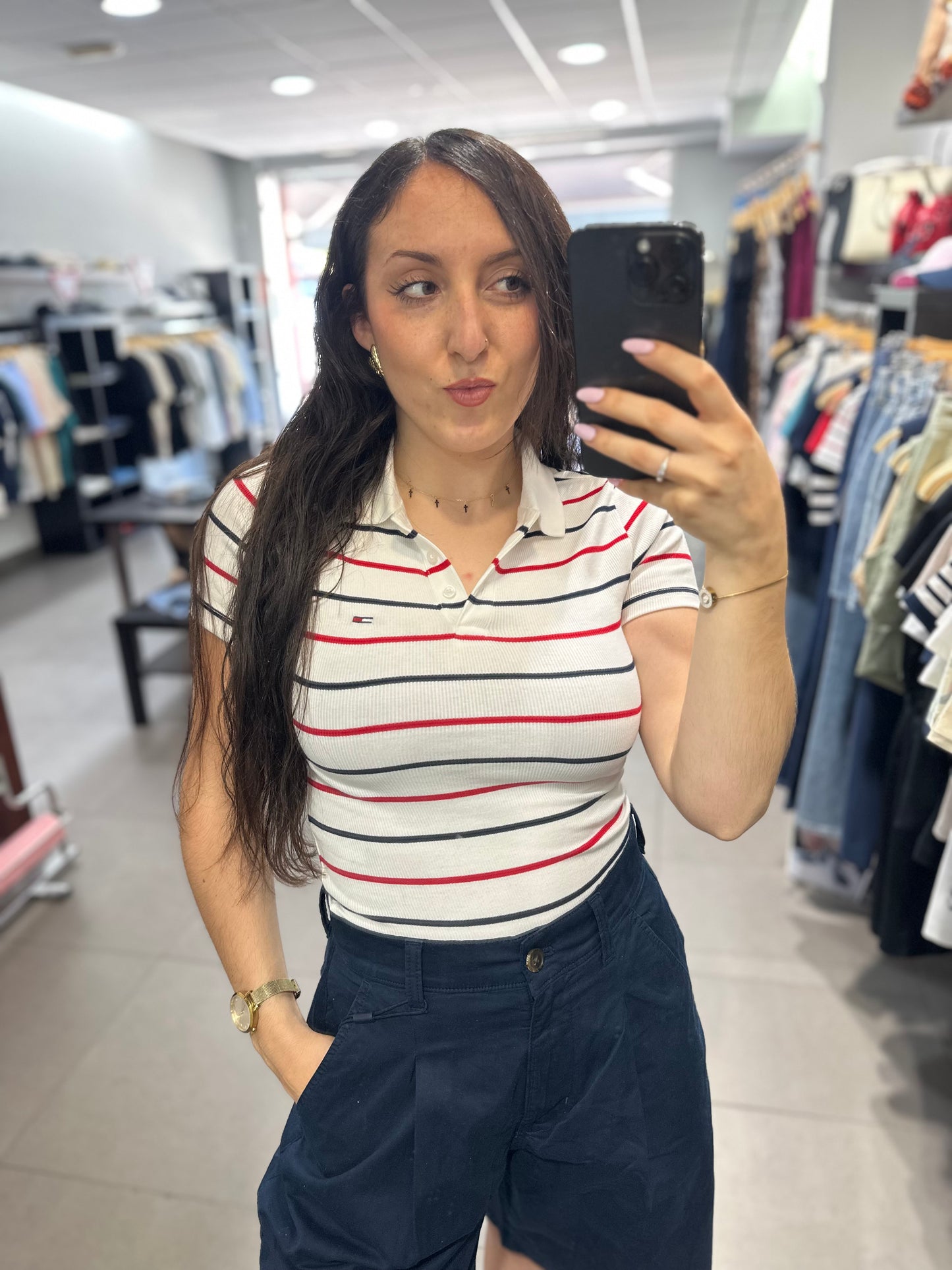 Polo Tommy mujer canalé blanco a rayas marinas y rojas