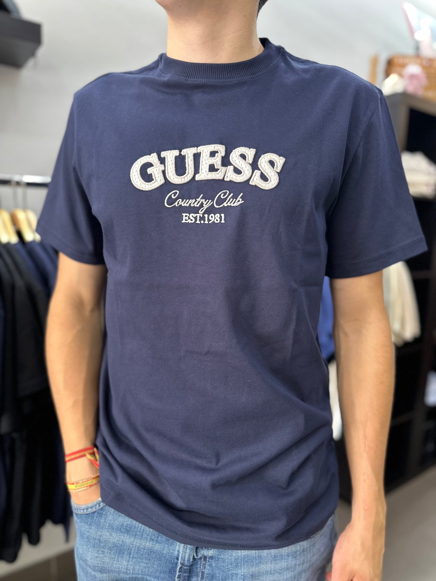 Camiseta Guess marina logo bordado