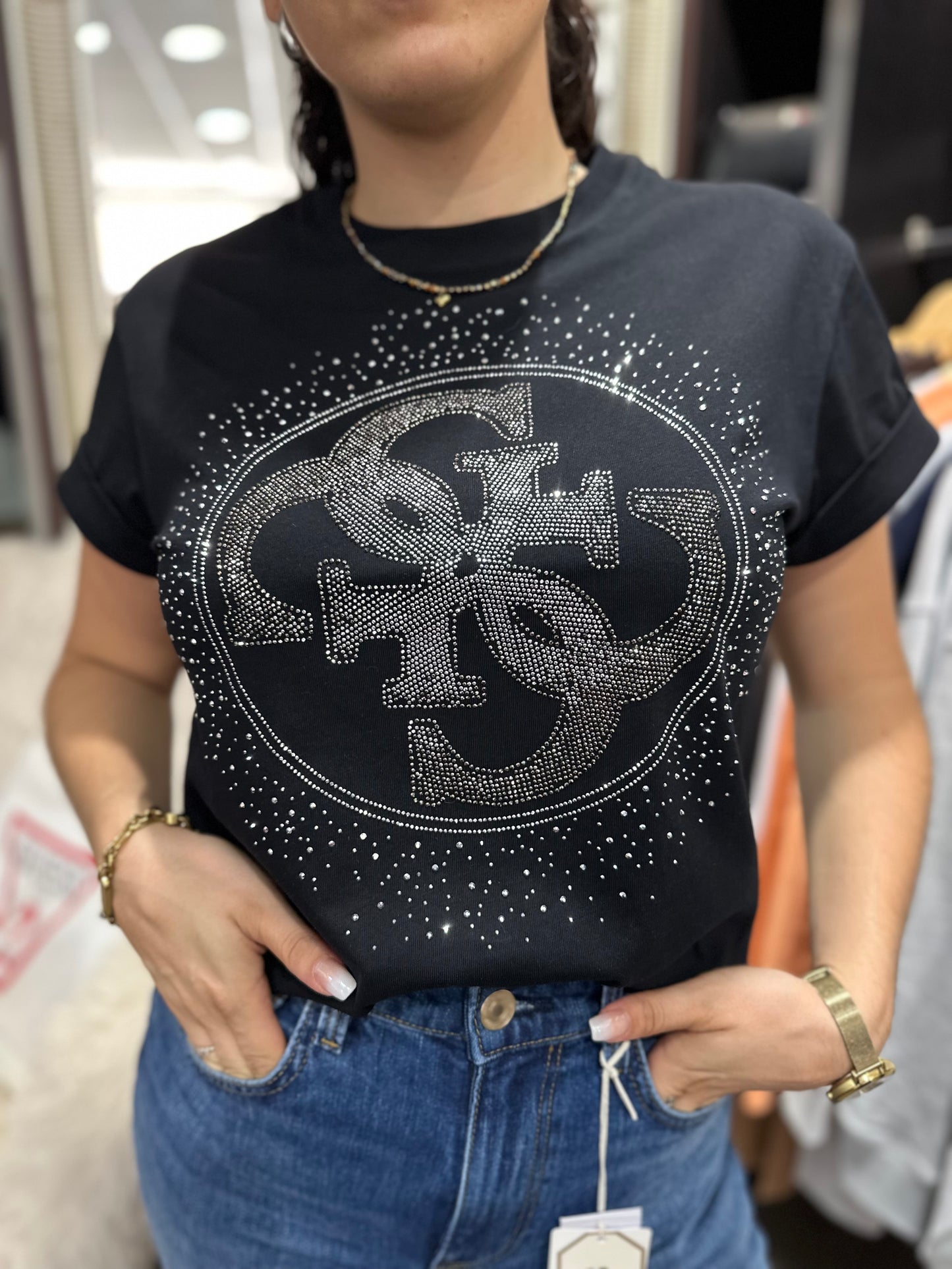 Camiseta Guess cuadrada logo 4g brillo negra