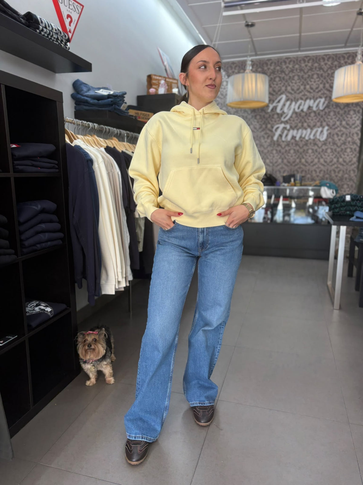 Sudadera Tommy amarillo mantequilla con capucha