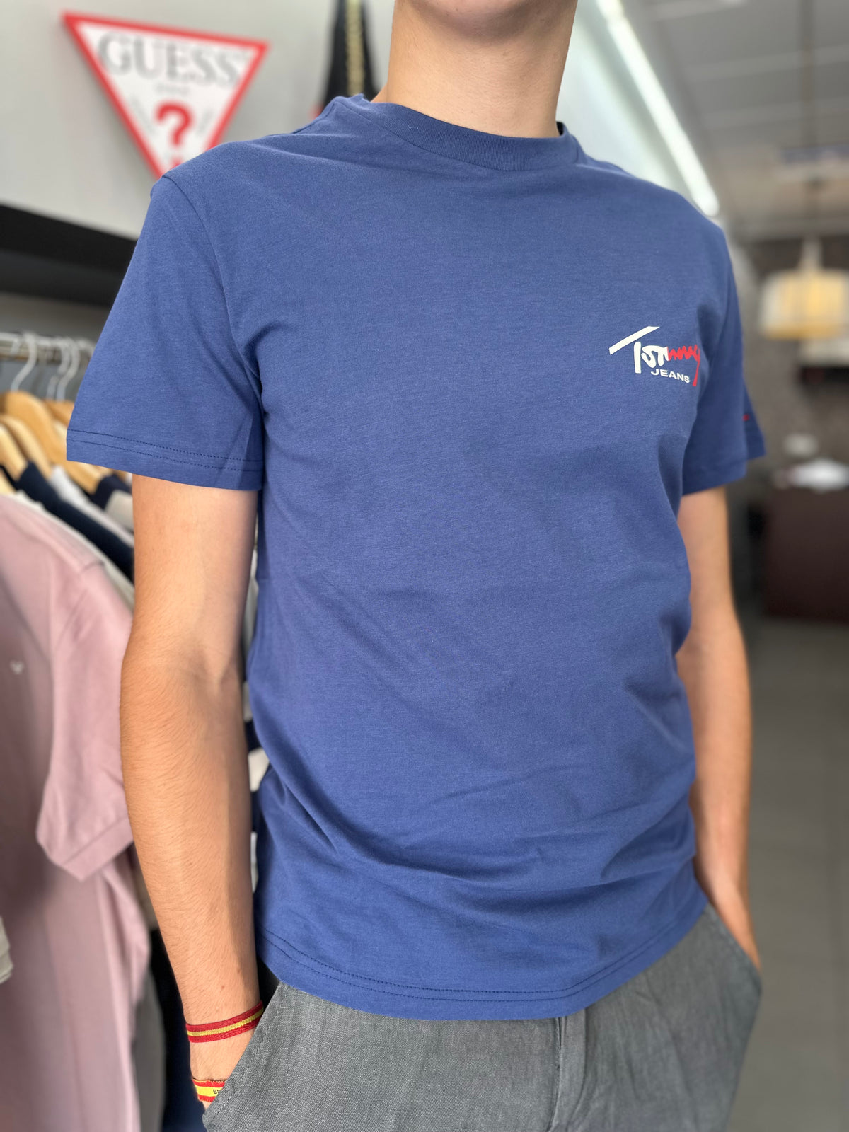 Camiseta Tommy azul firma logo