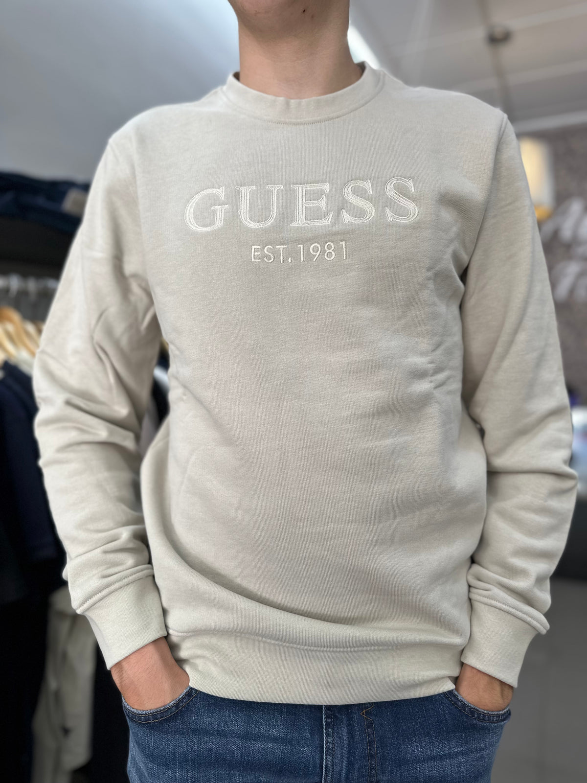 Sudadera Guess cruda logo bordado