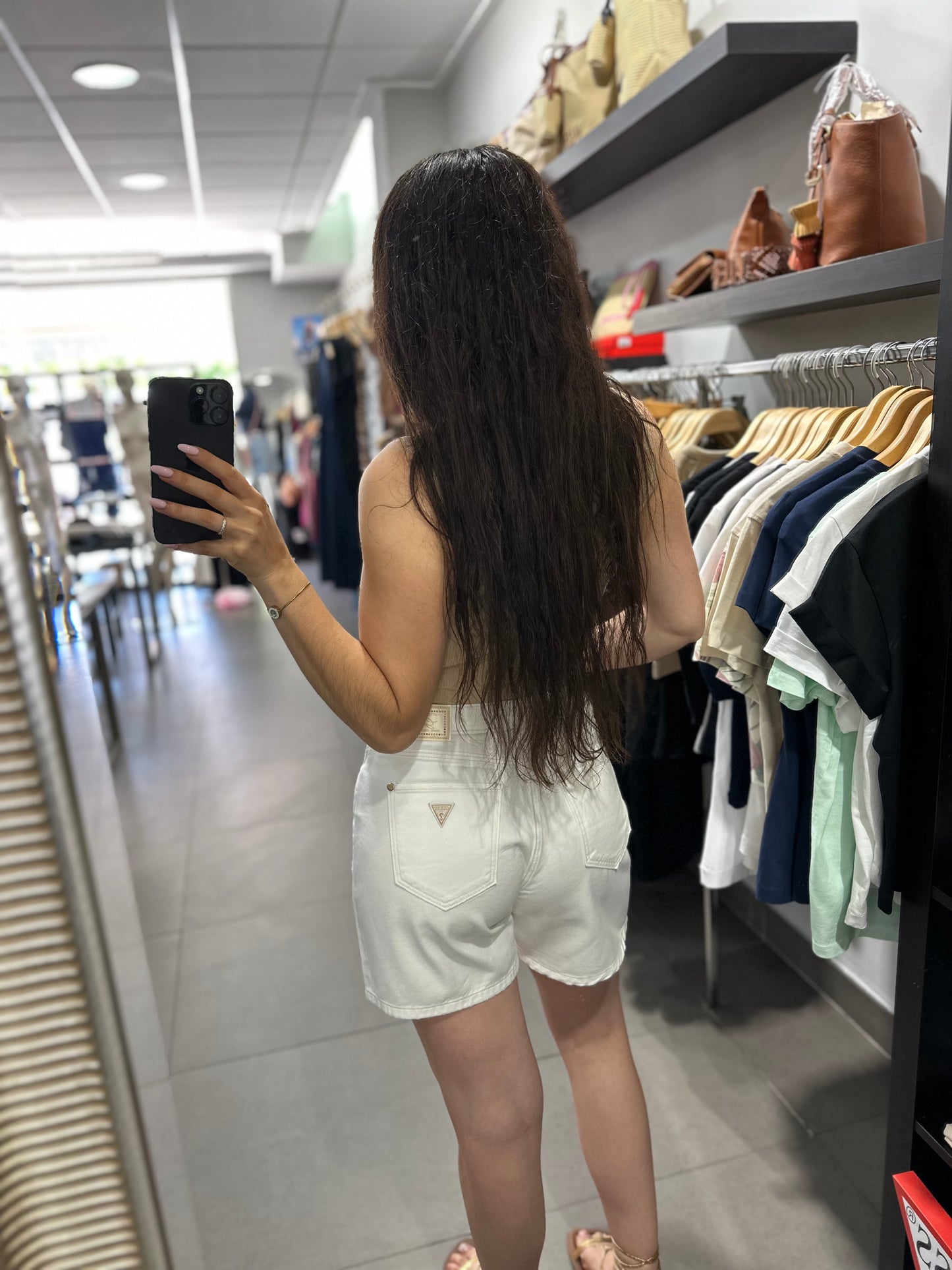 Short Guess blanco logo dorado