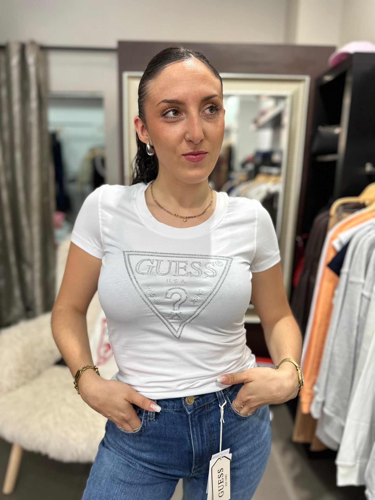 Camiseta Guess blanca logo brillo