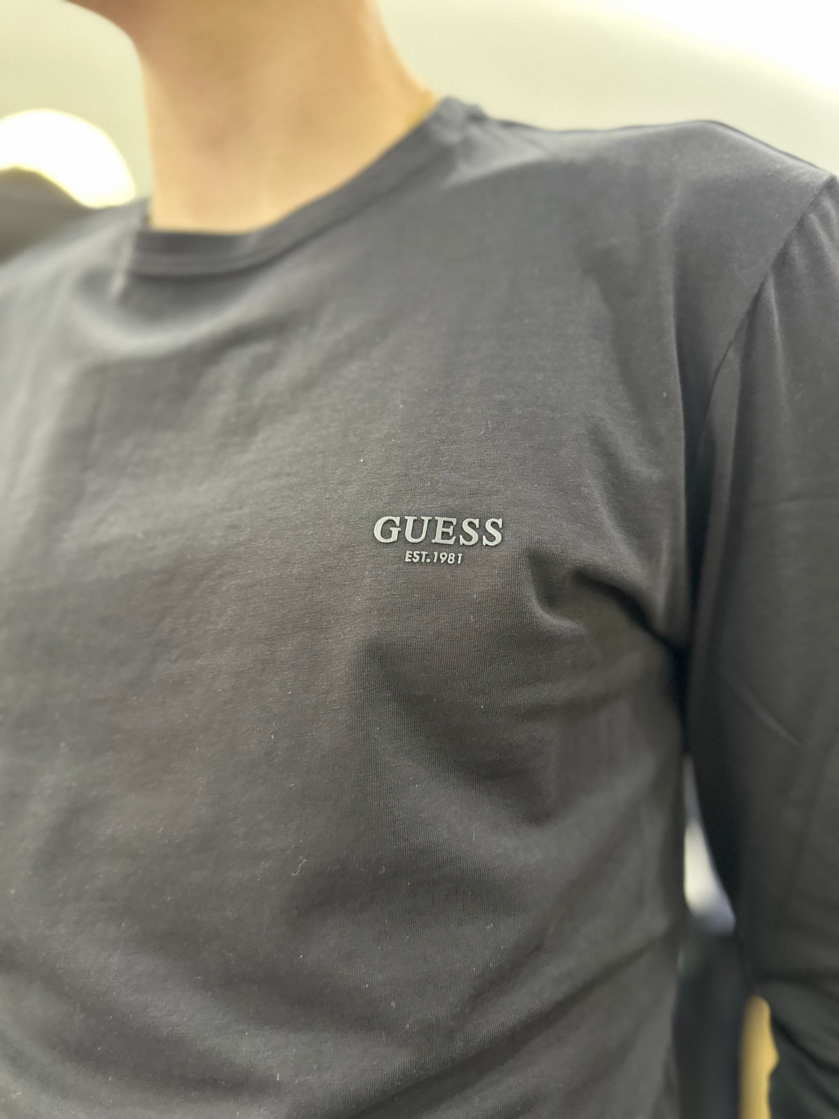 Camiseta Guess manga larga negra