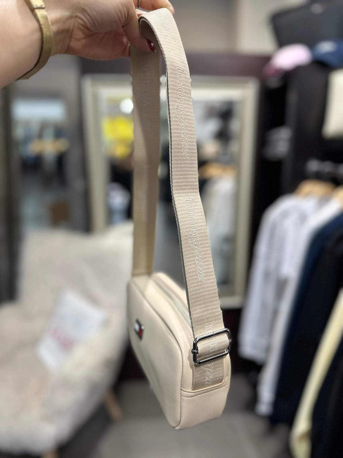 Bolso Tommy bandolera beige