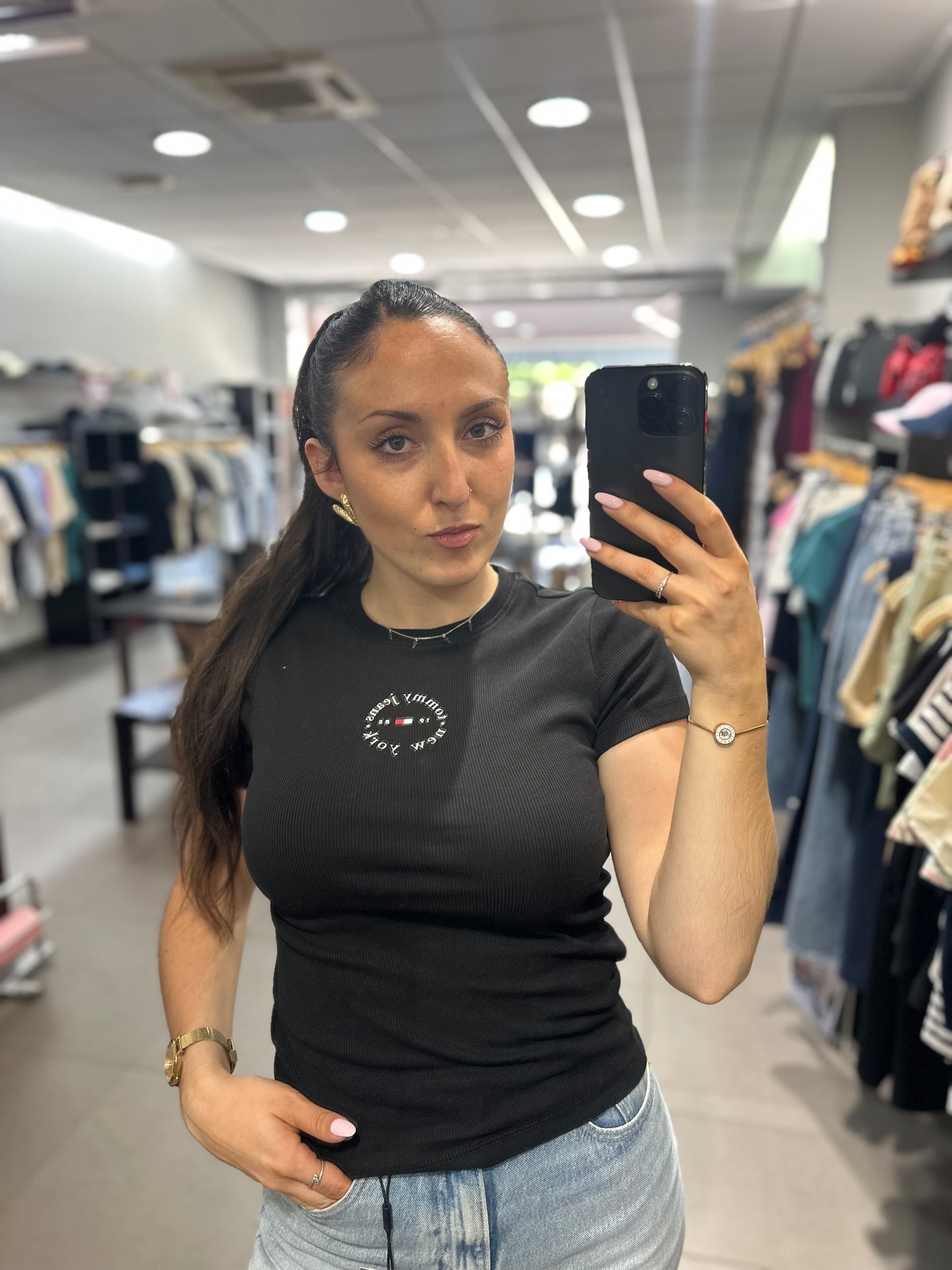Camiseta Tommy canalé negro logo redondo