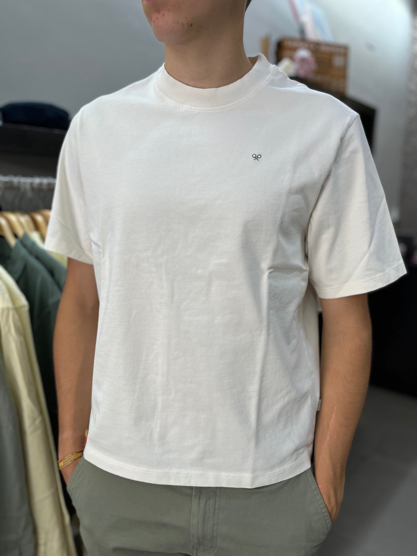 Camiseta Silbon over special fit logo espalda crema