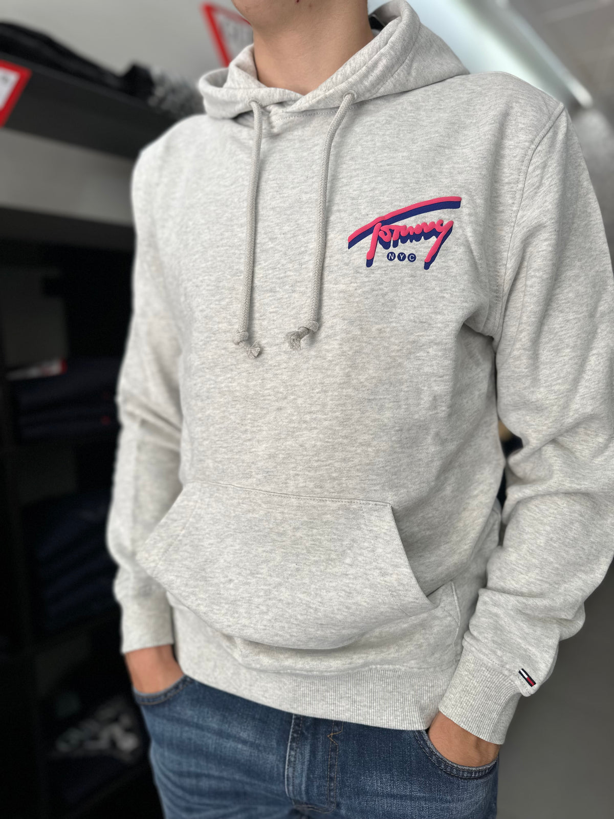 Sudadera Tommy Gris y rosa logo espalda con capucha