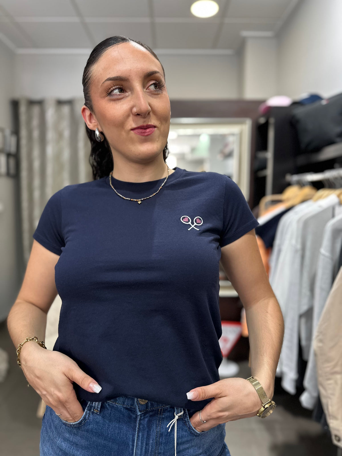 Camiseta silbon marina con logo con corazones bordado