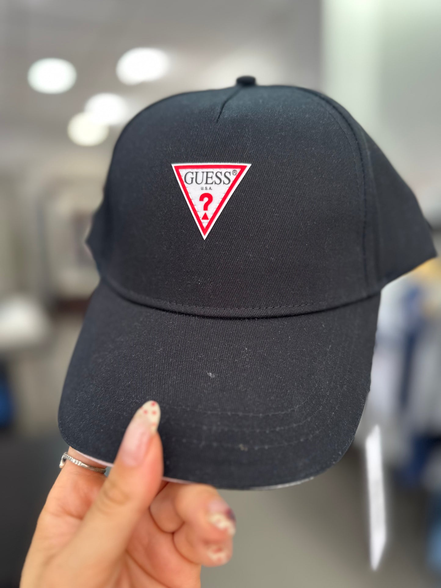 GORRA GUESS AZUL NEGRA CON LOGO