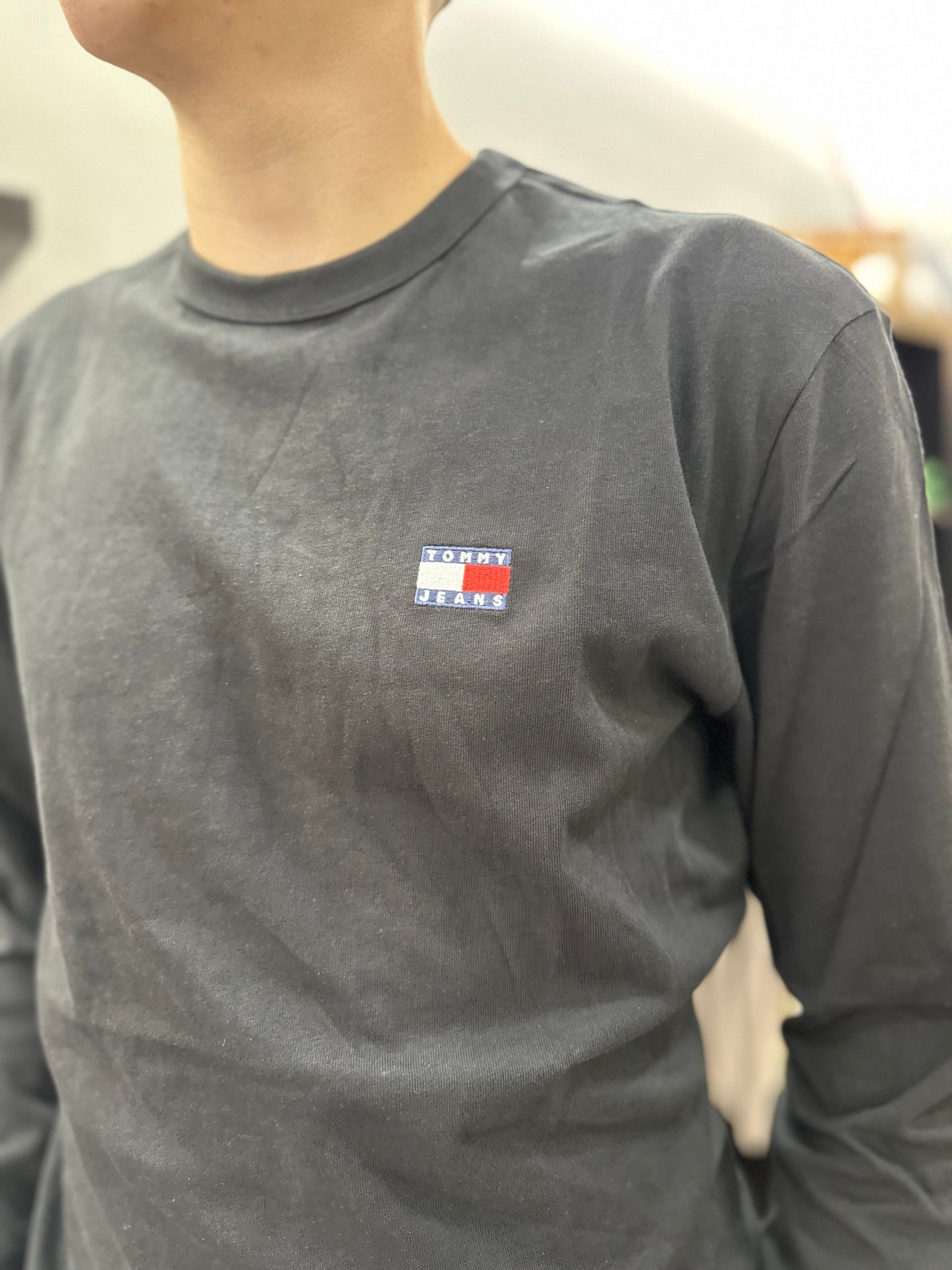 Camiseta Tommy manga larga negra logo bordado