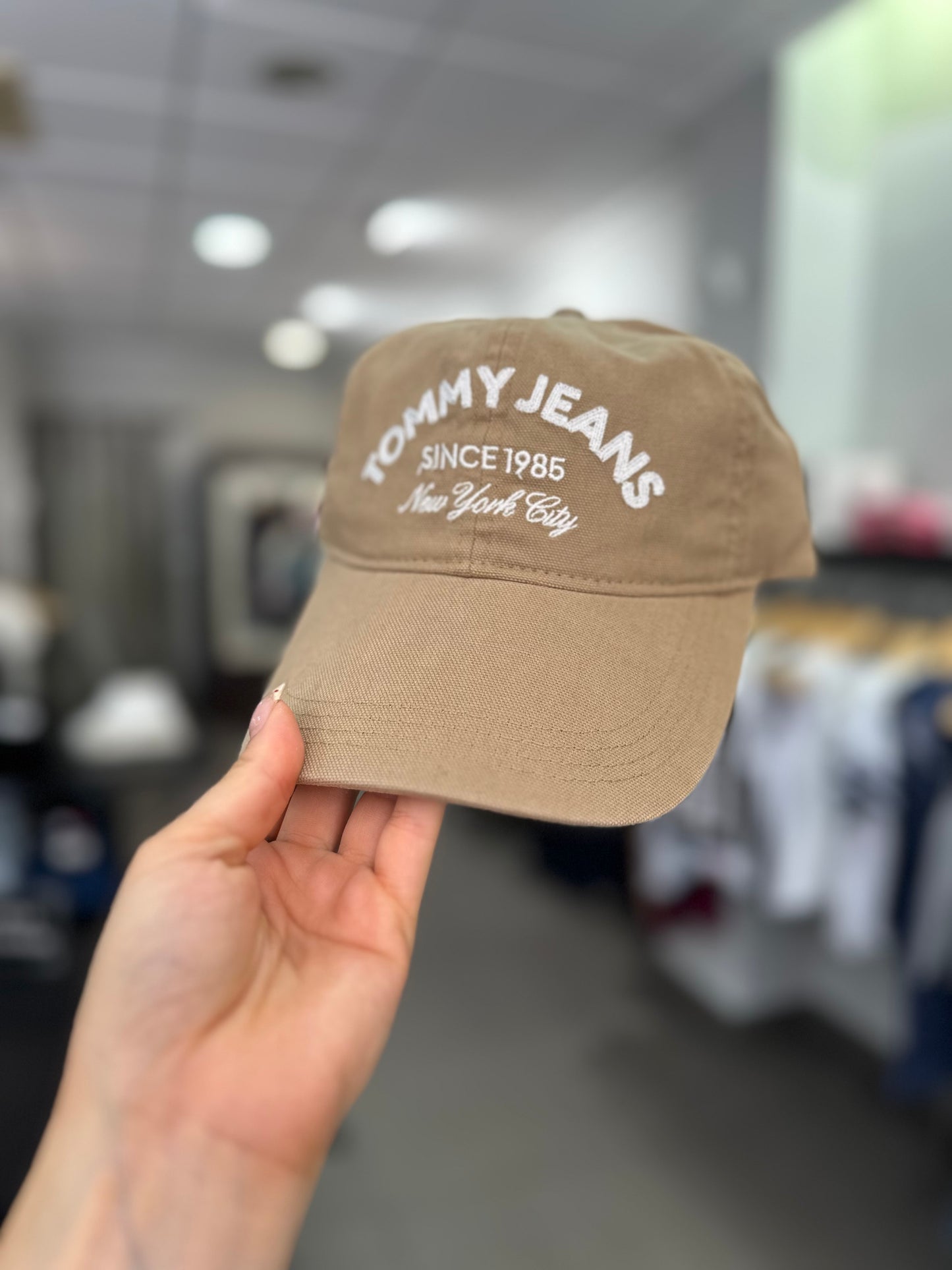 GORRA TOMMY JEANS CAMEL EFECTO VAQUERA