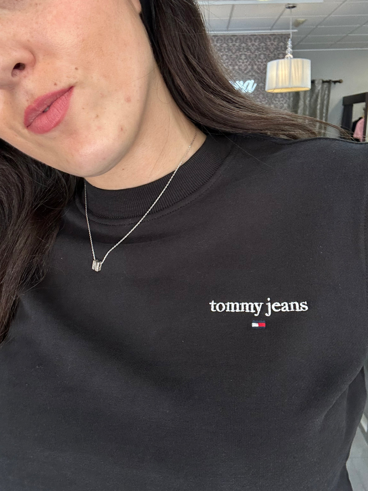 Sudadera Tommy básica negra