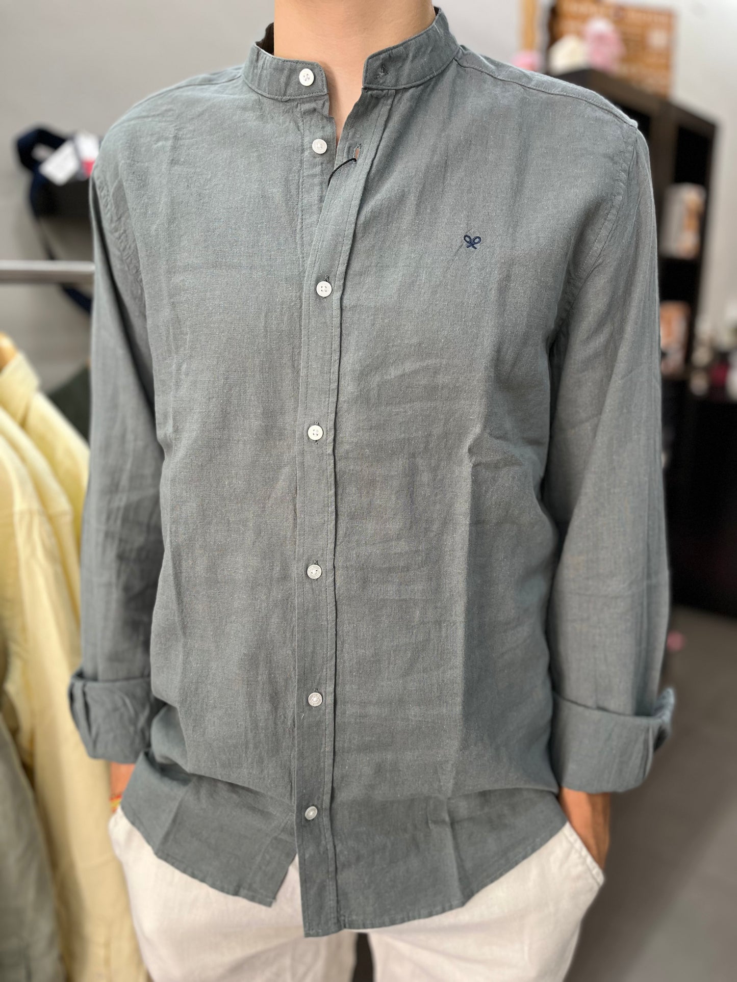 Camisa Silbon lino verde oscuro cuello mao